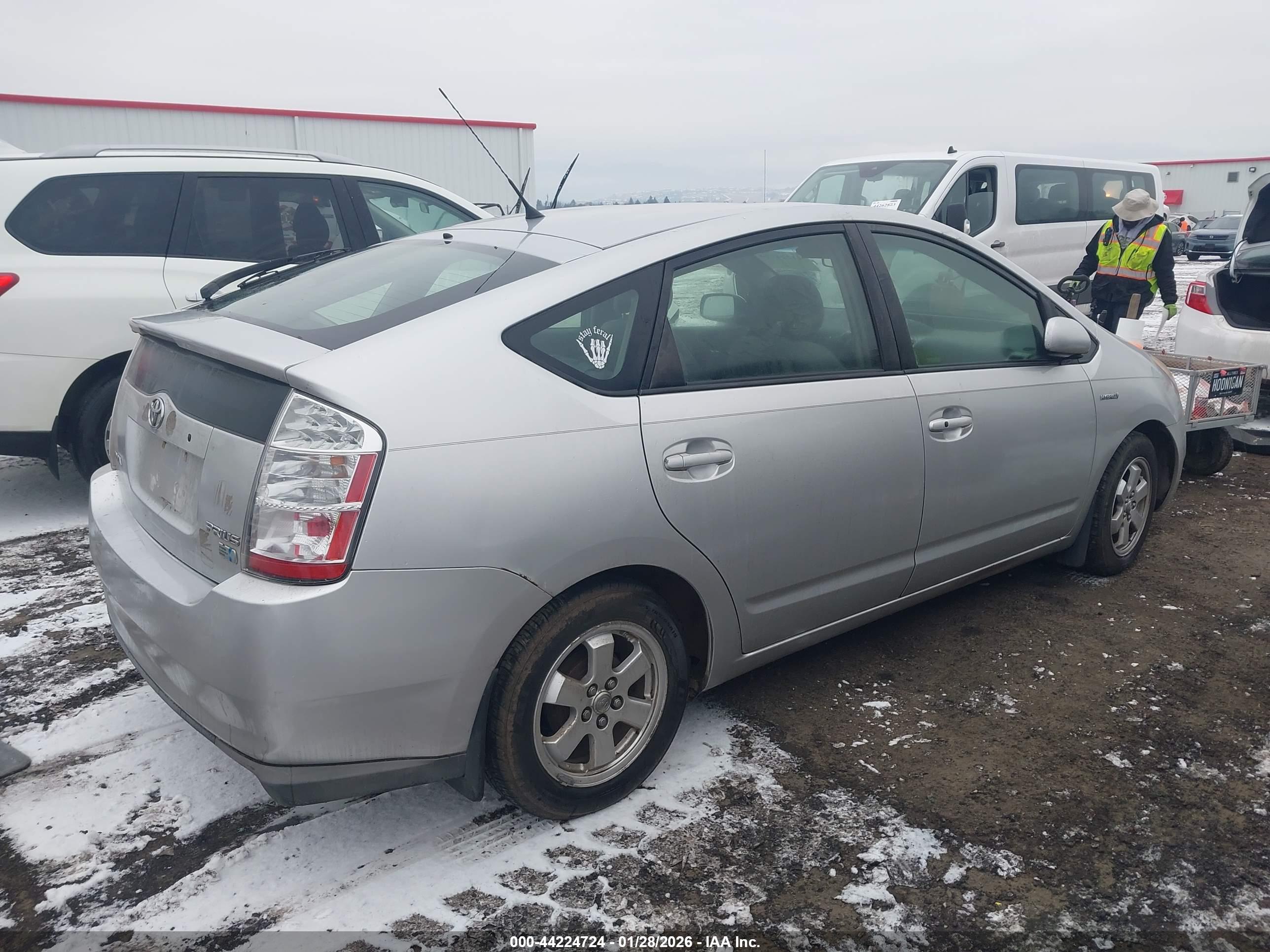 TOYOTA PRIUS image 4