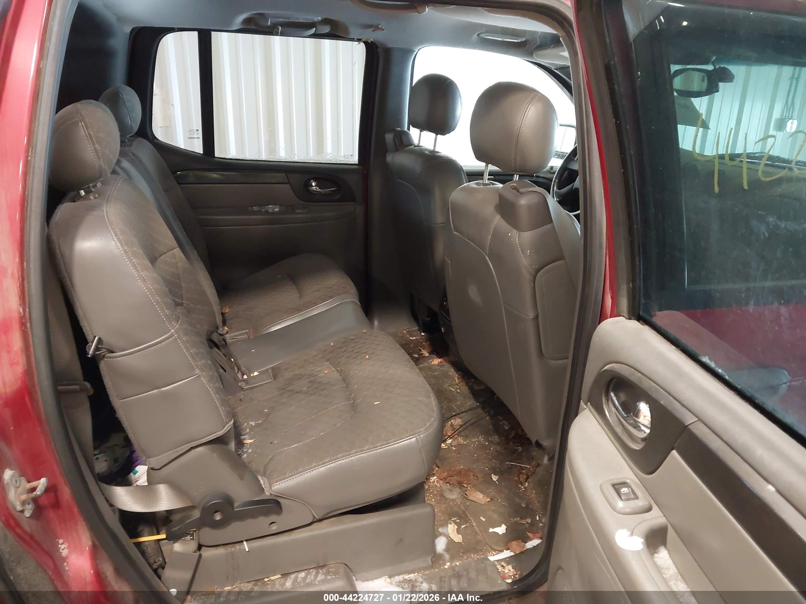 GMC ENVOY image 8