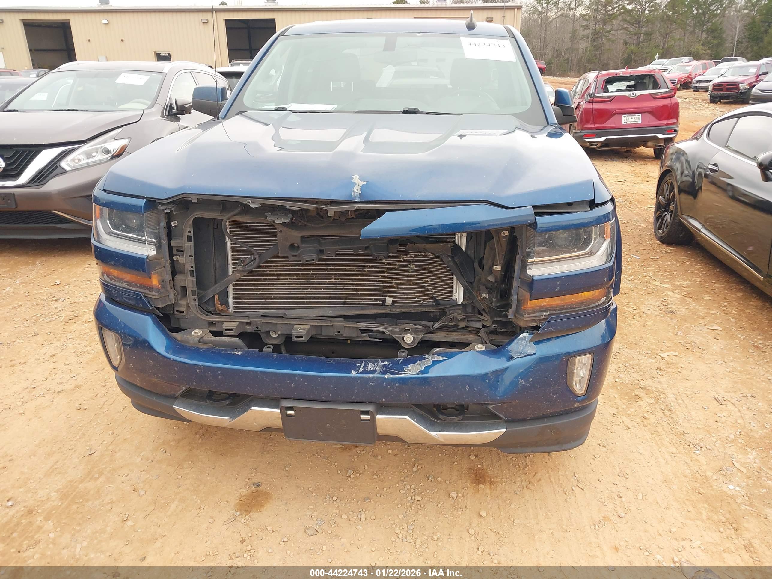 CHEVROLET SILVERADO image 6