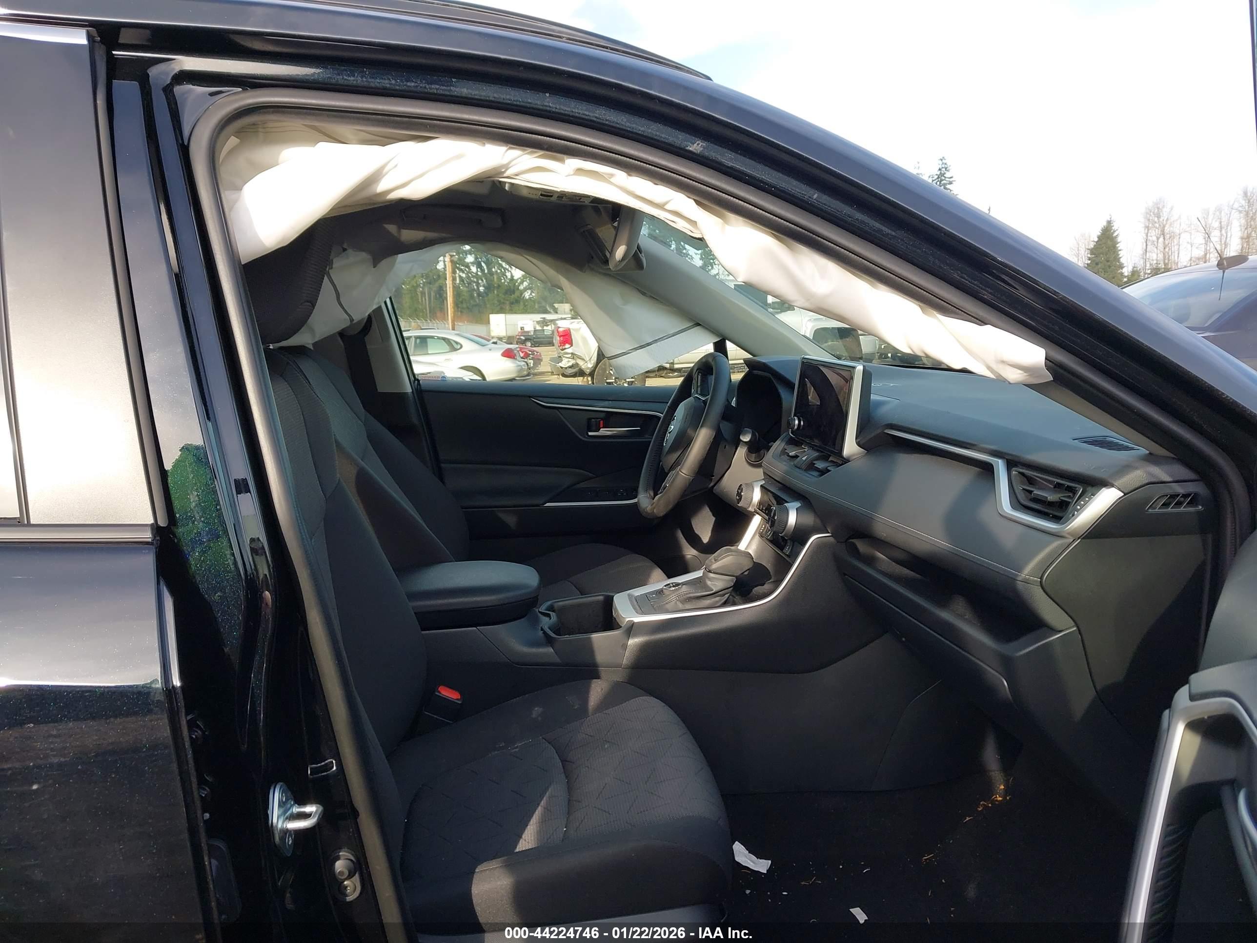 TOYOTA RAV4 image 5