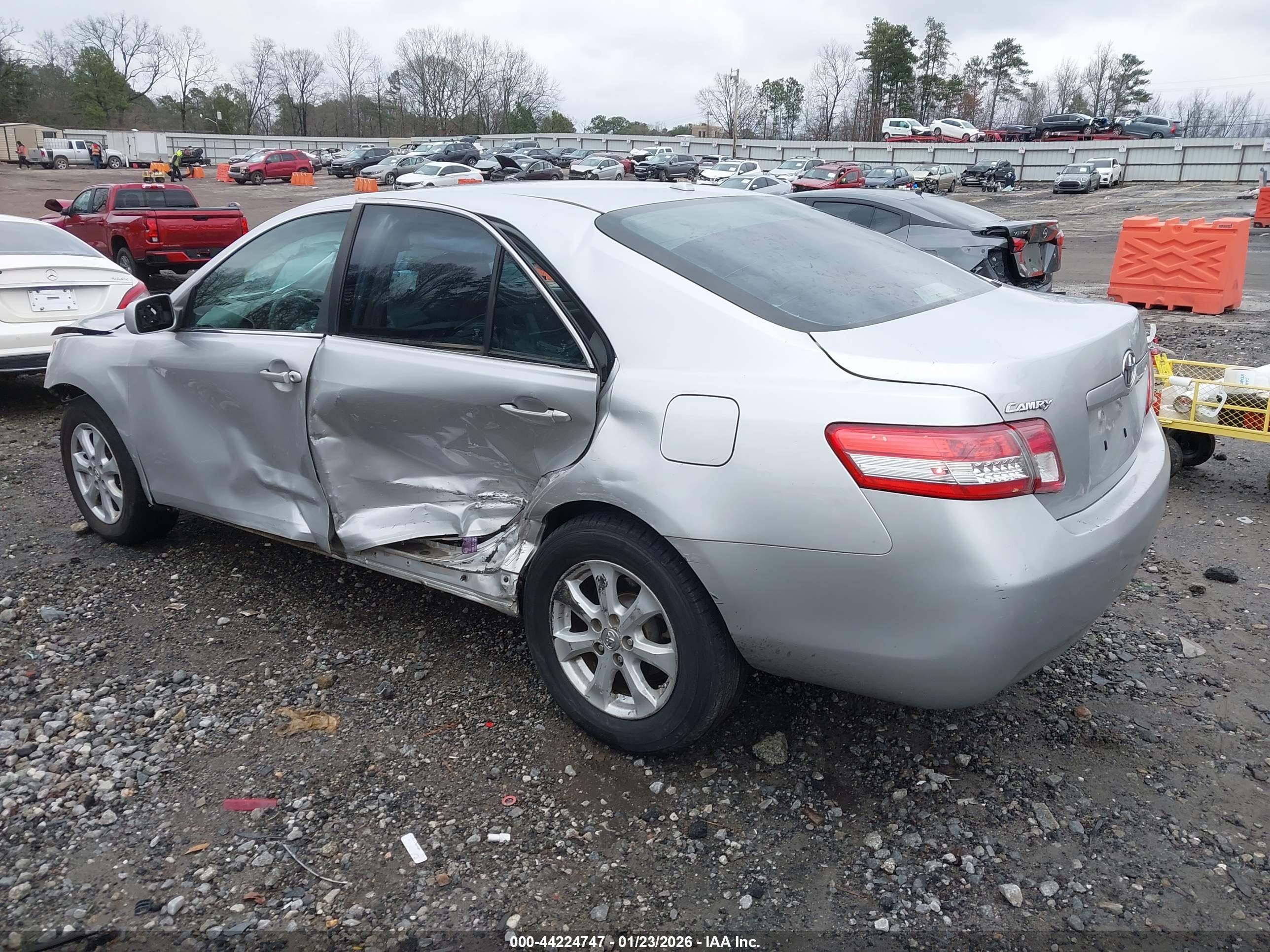 TOYOTA CAMRY image 3