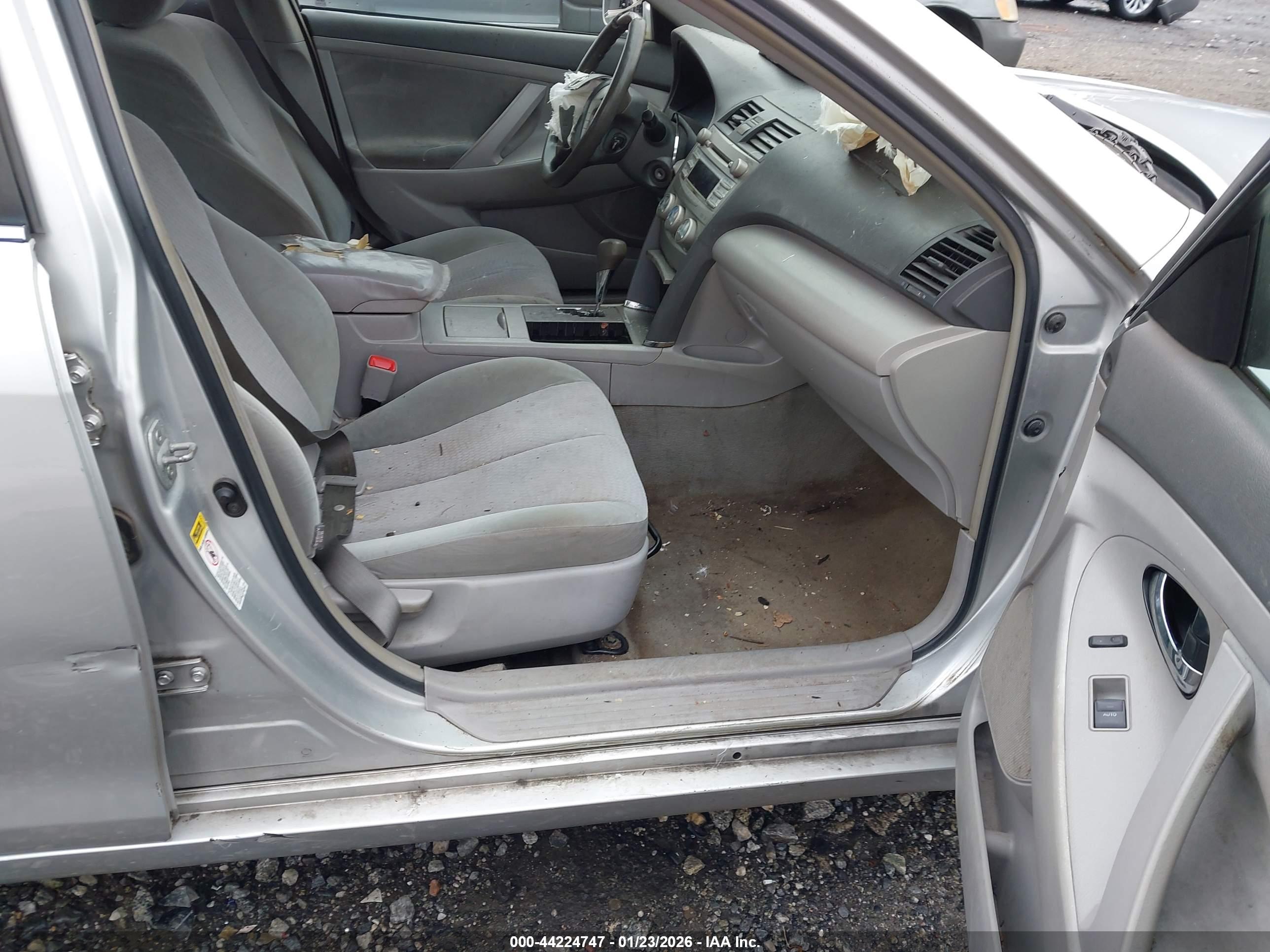 TOYOTA CAMRY image 5