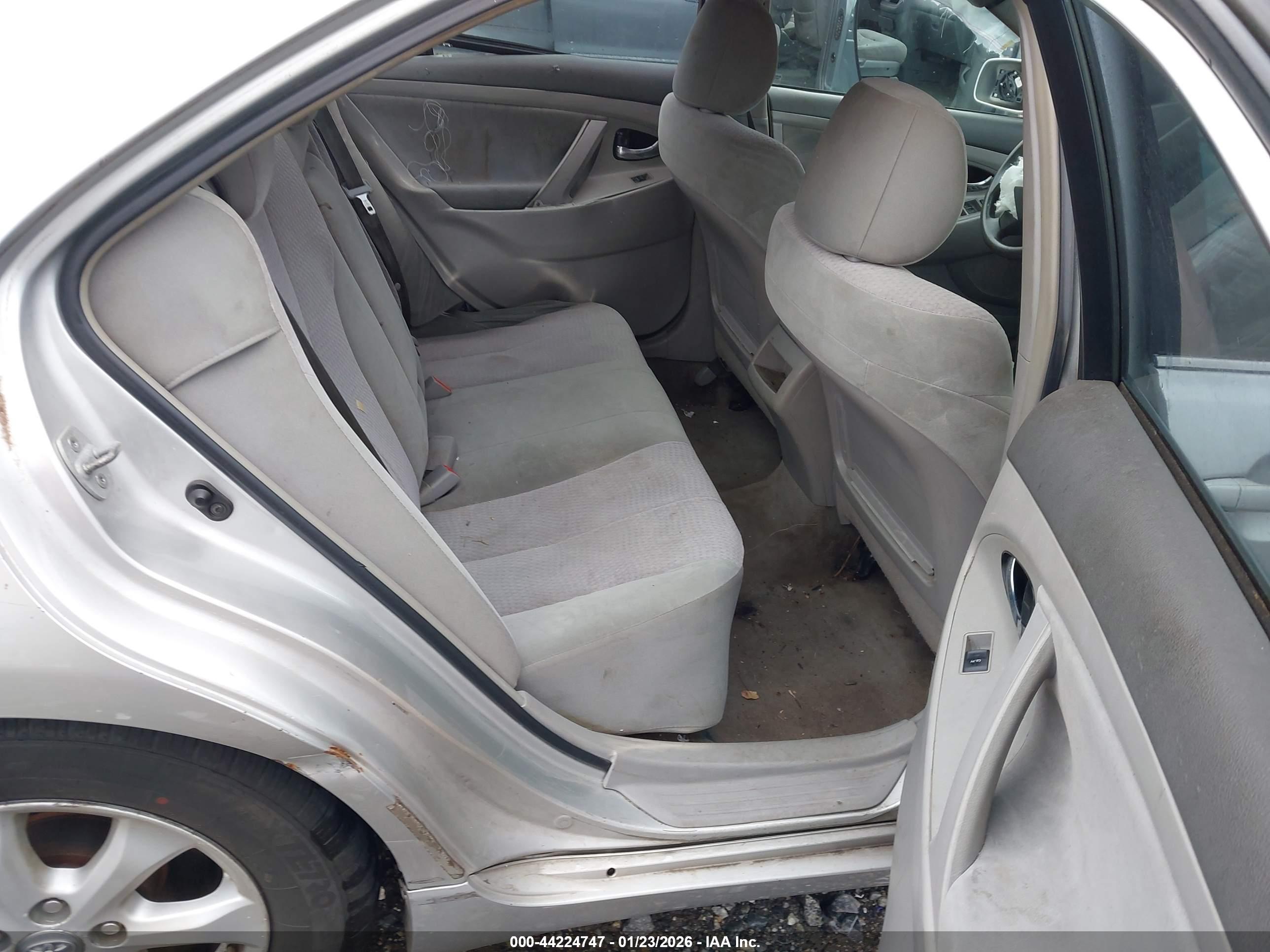 TOYOTA CAMRY image 8