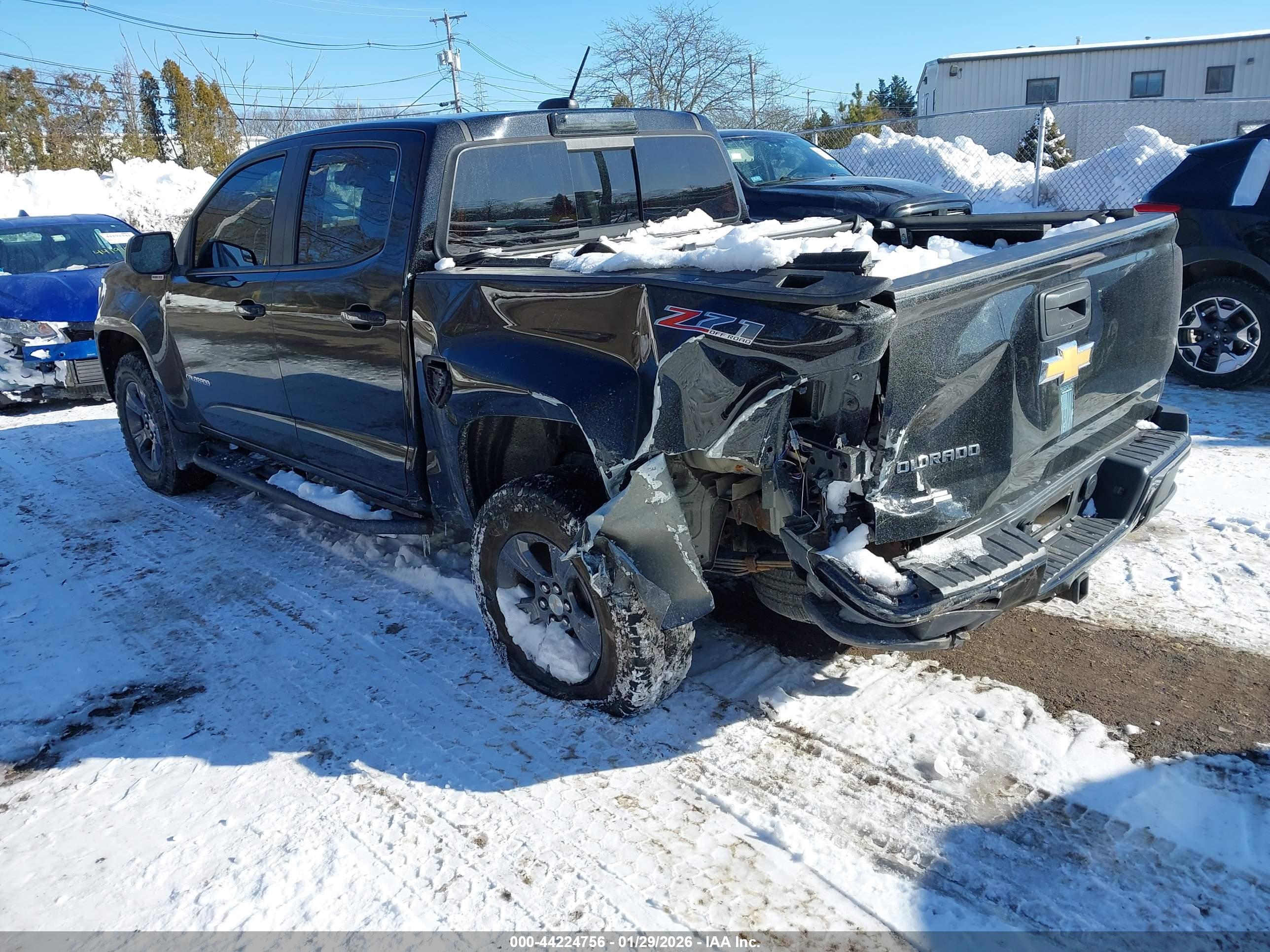 CHEVROLET COLORADO image 3