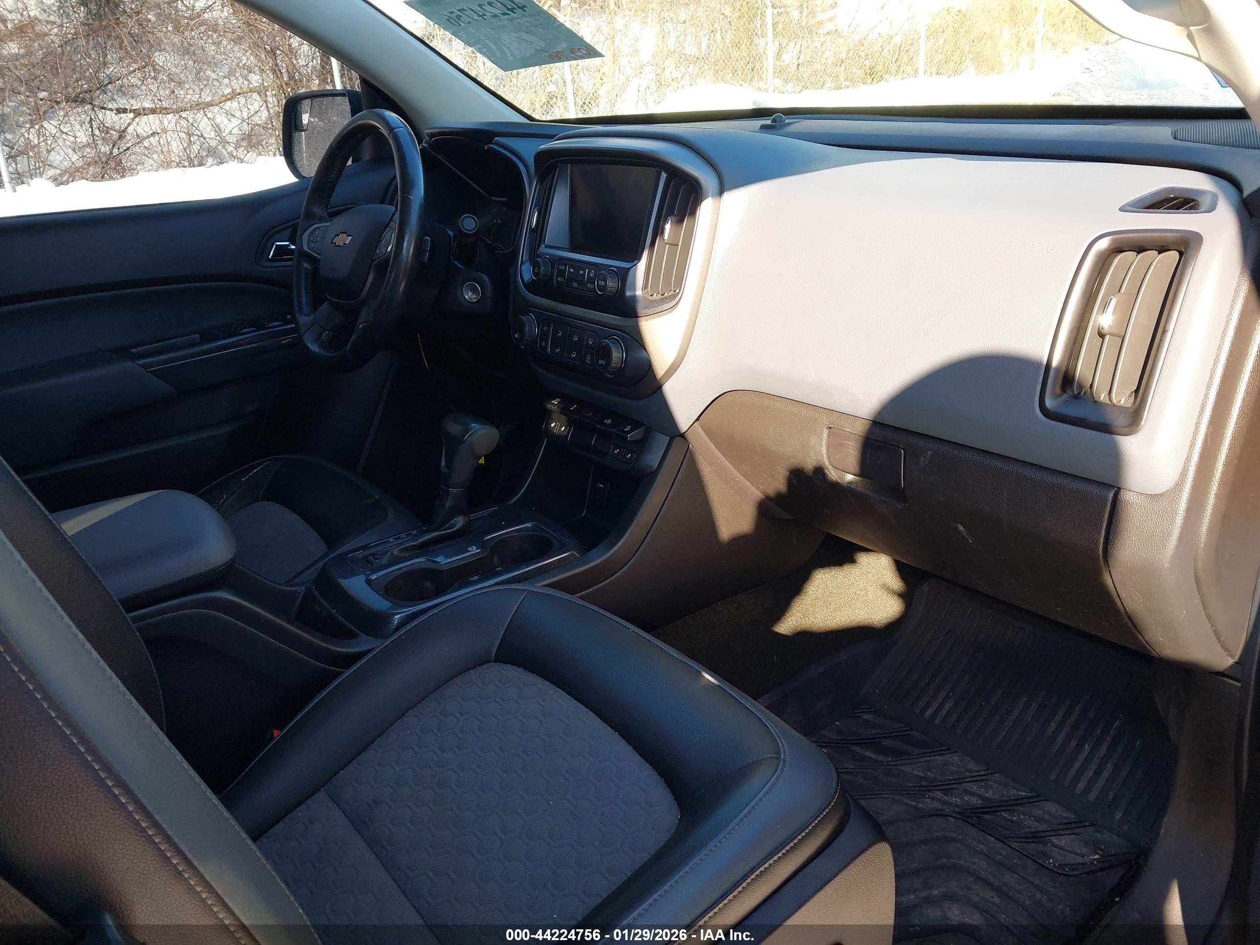 CHEVROLET COLORADO image 5