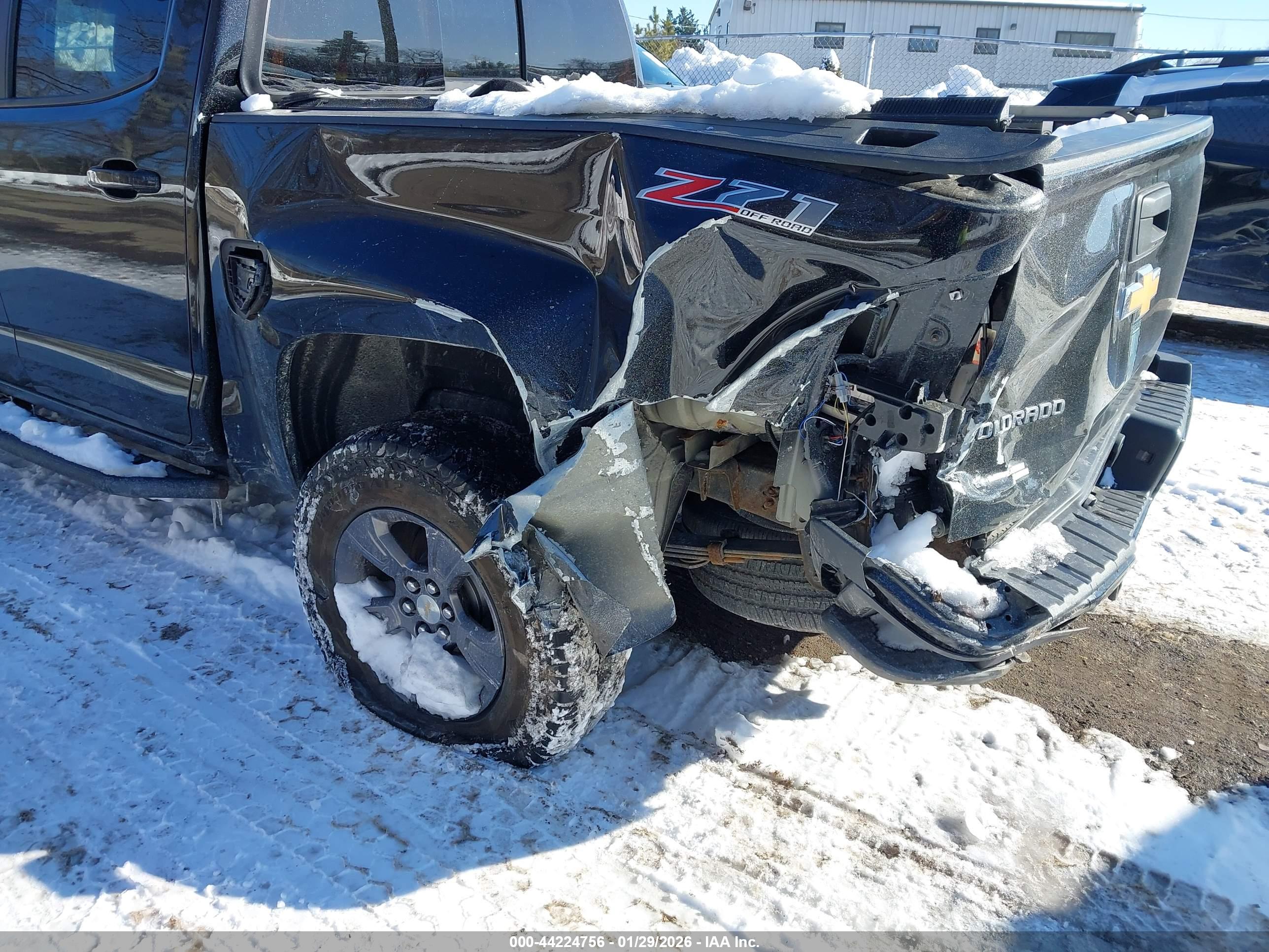 CHEVROLET COLORADO image 6