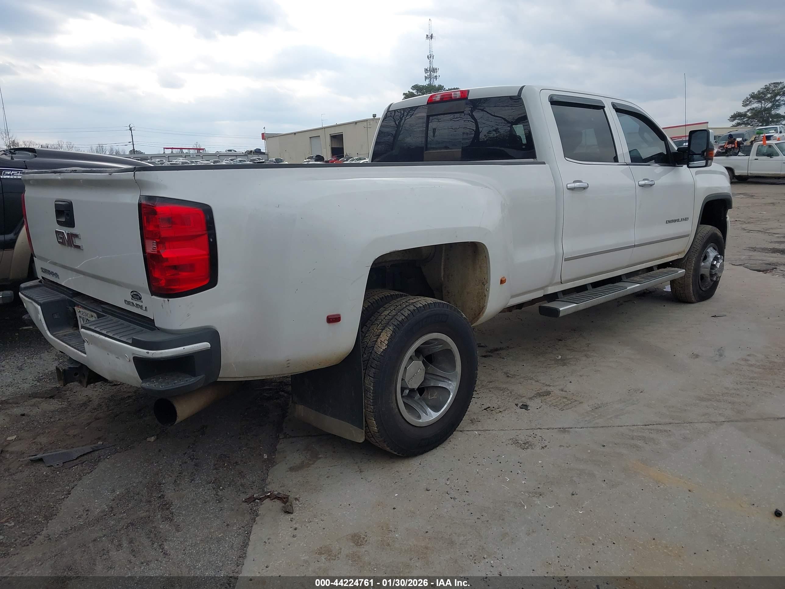 GMC SIERRA image 4