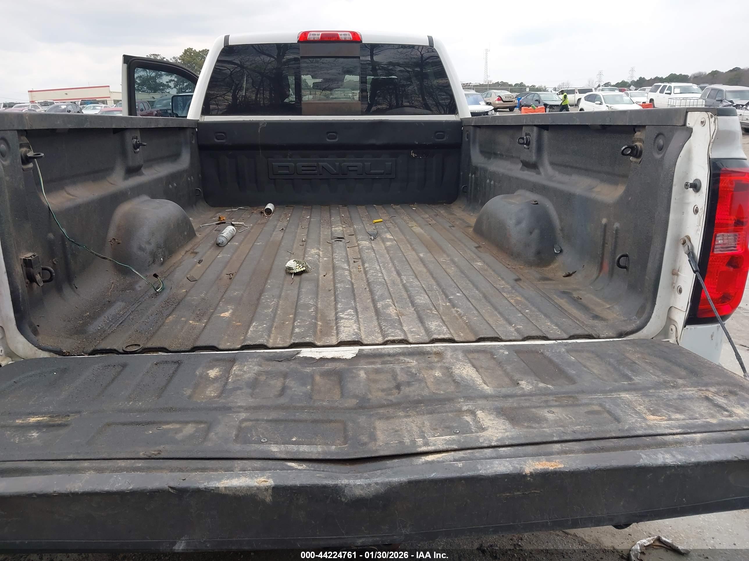 GMC SIERRA image 7