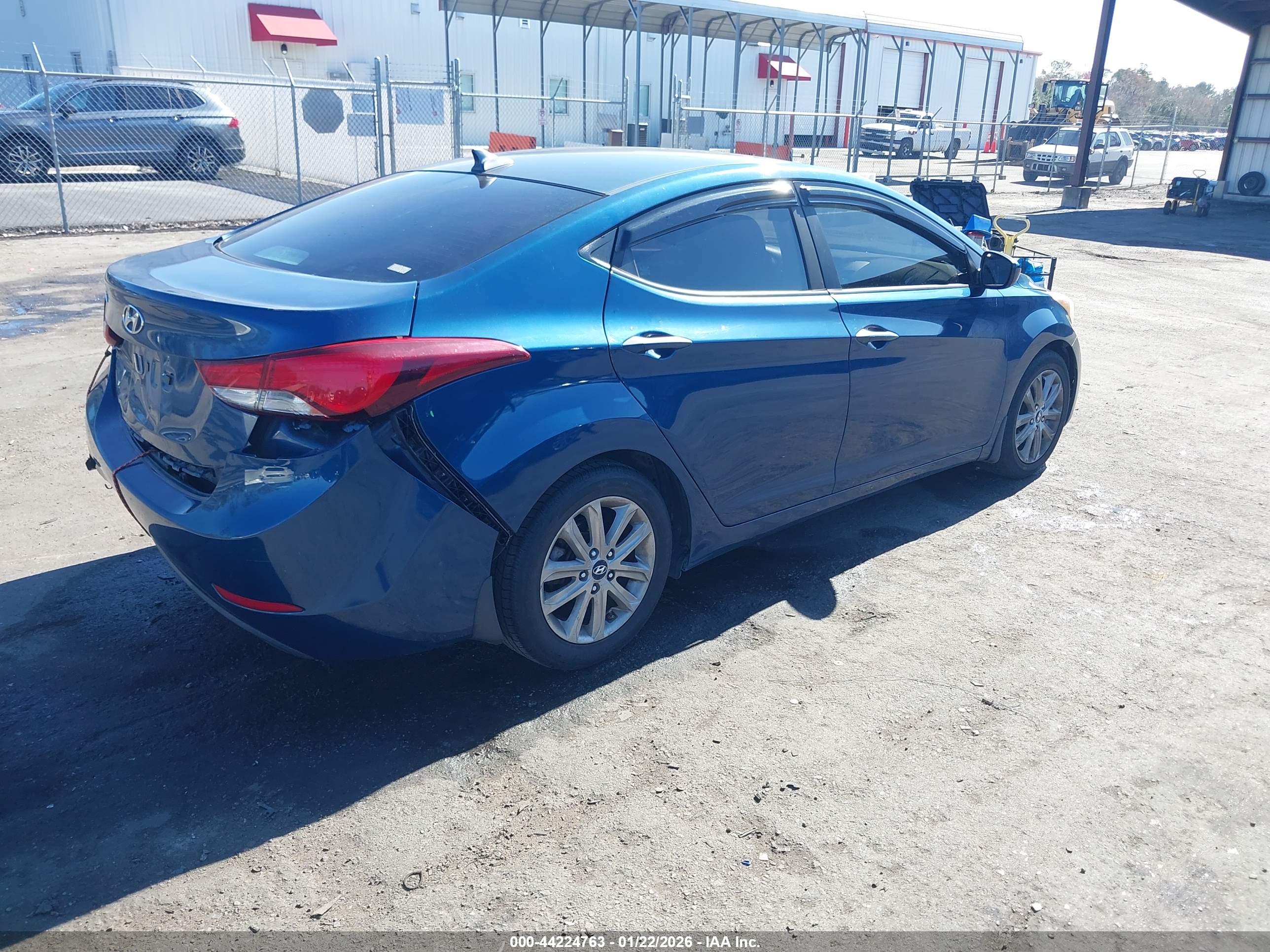 HYUNDAI ELANTRA image 4