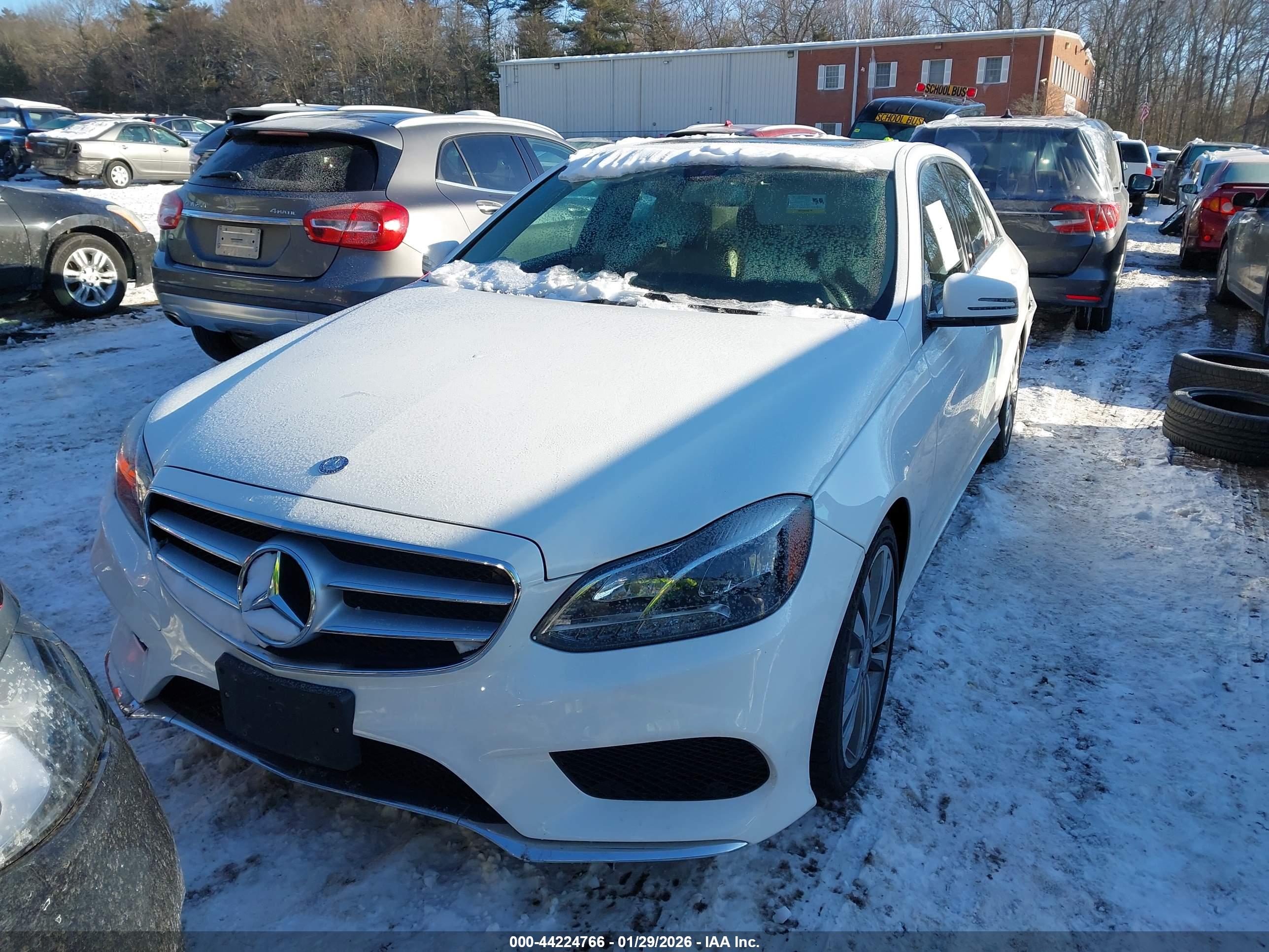 MERCEDES-BENZ E image 2