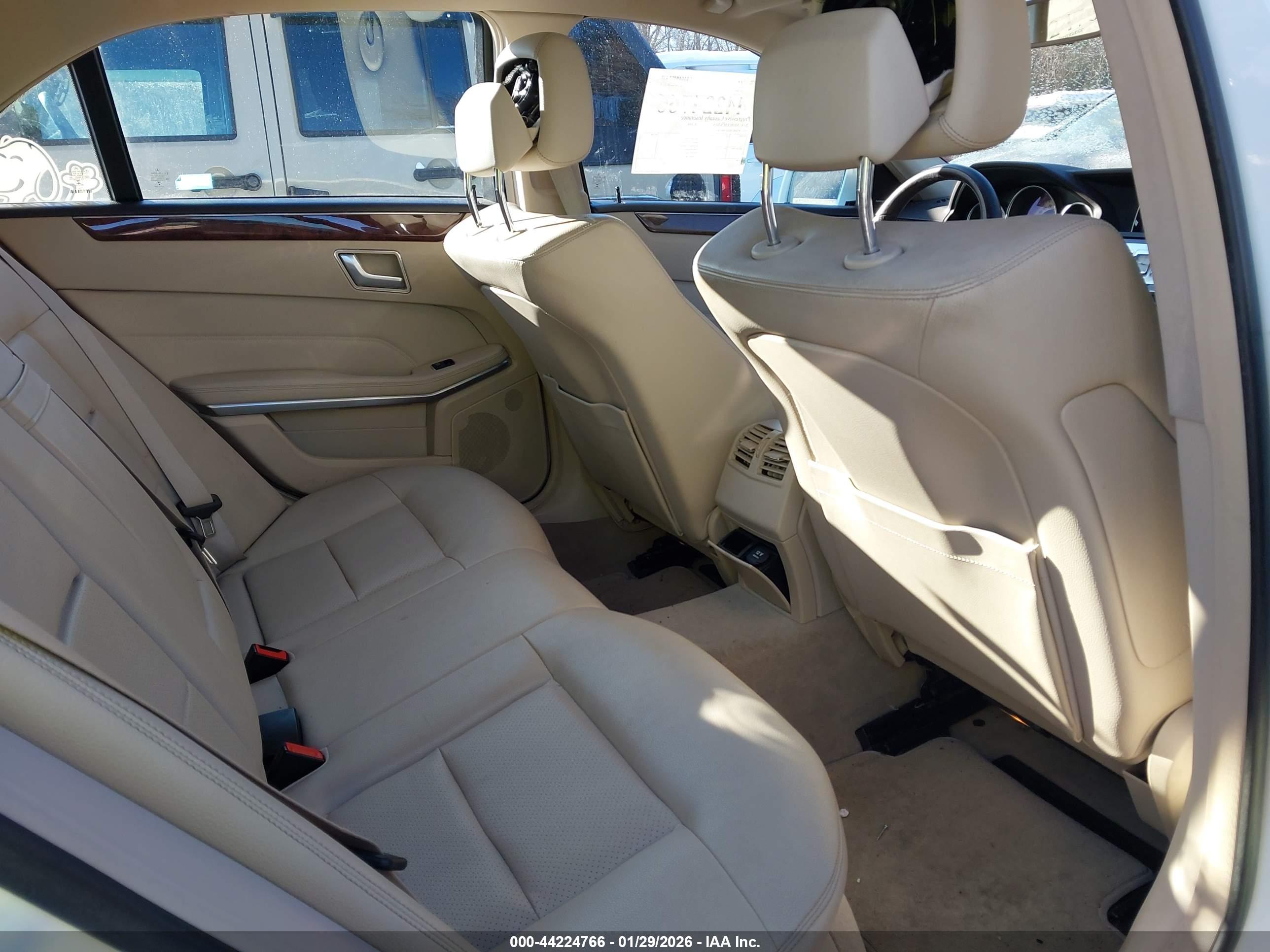 MERCEDES-BENZ E image 8