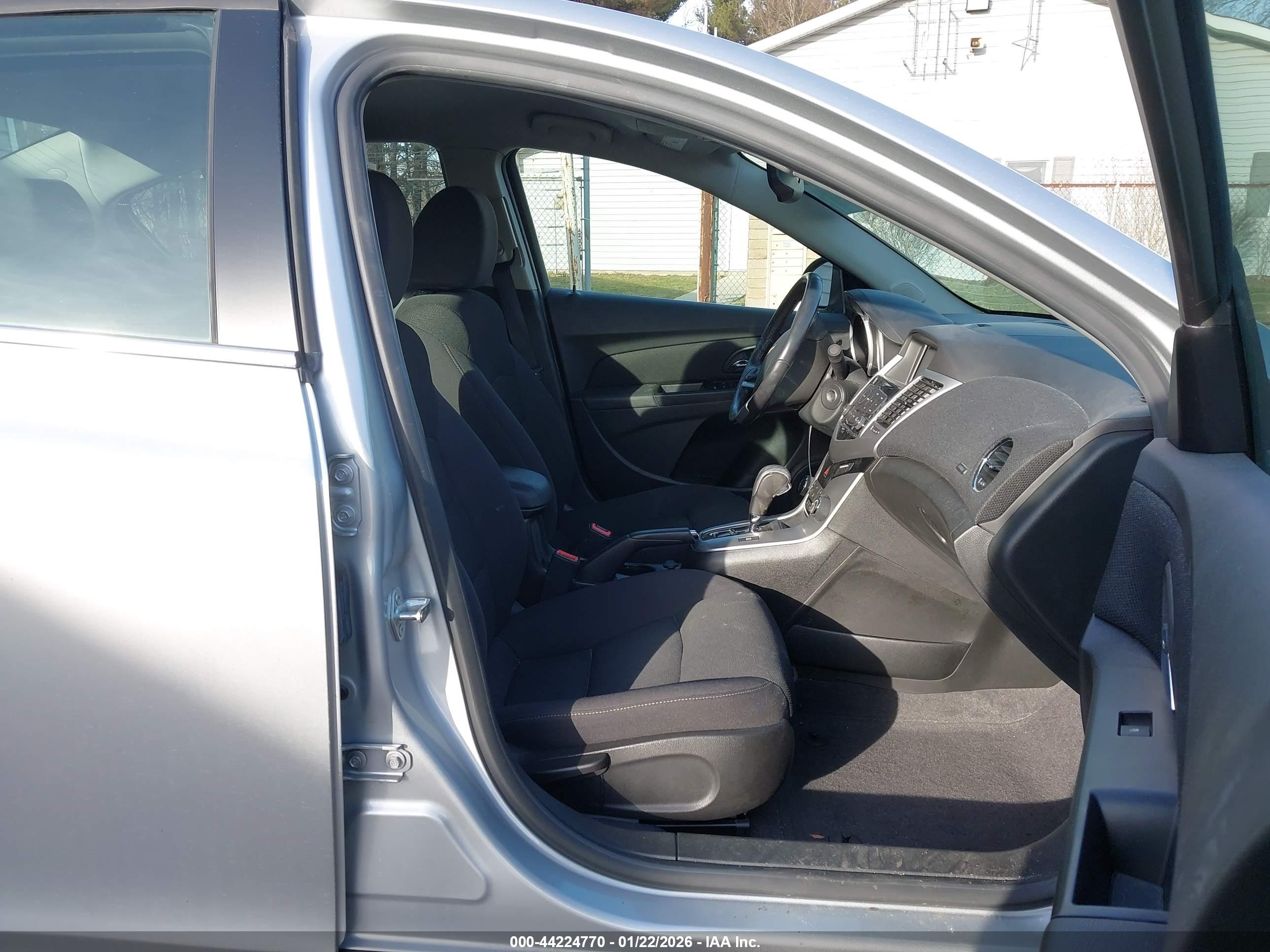 CHEVROLET CRUZE image 5