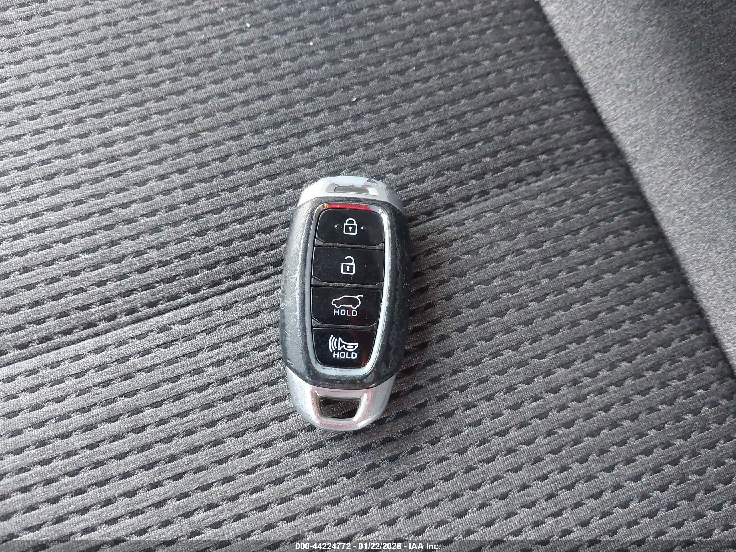 HYUNDAI SANTA image 11