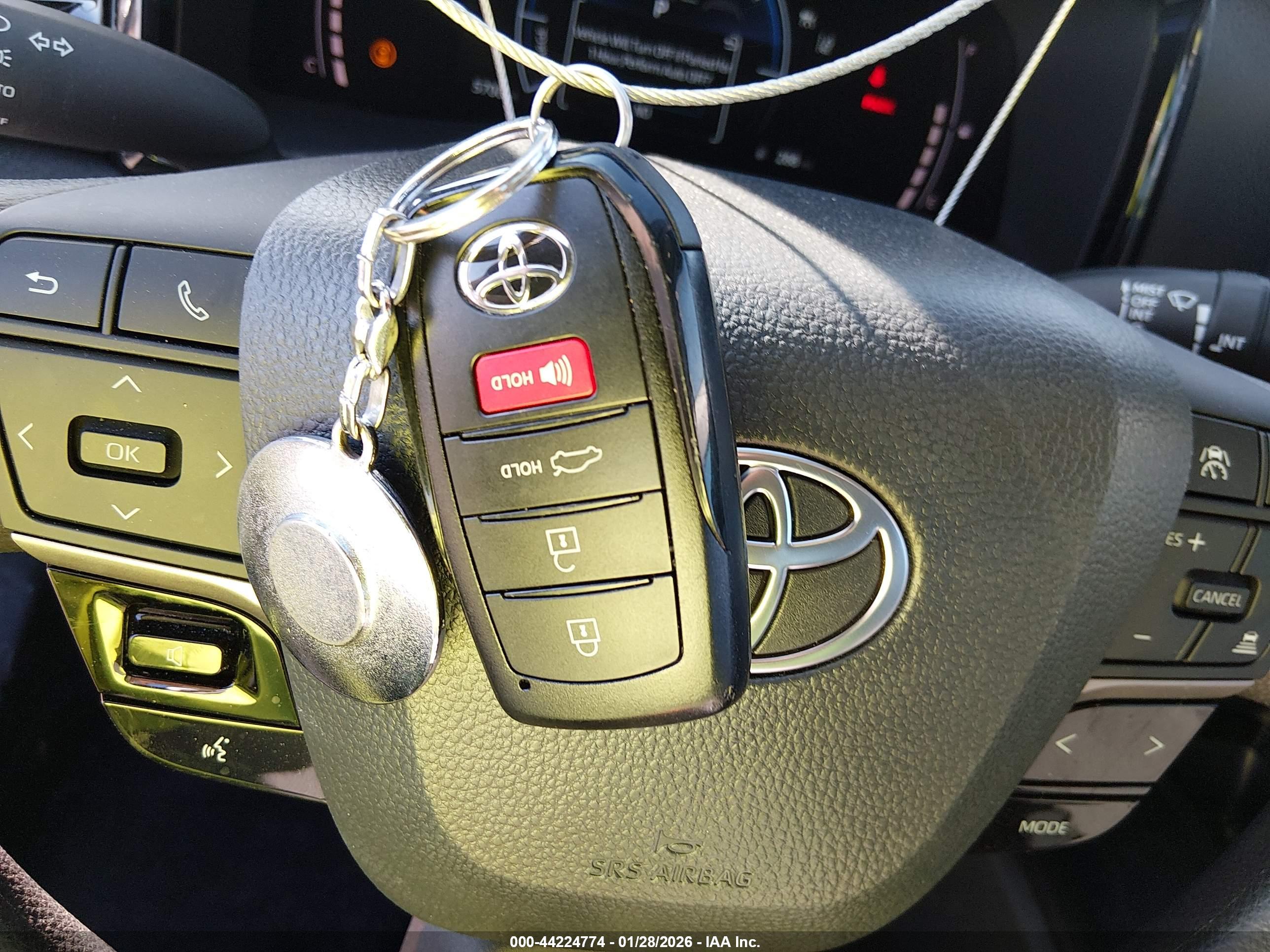 TOYOTA CAMRY image 11