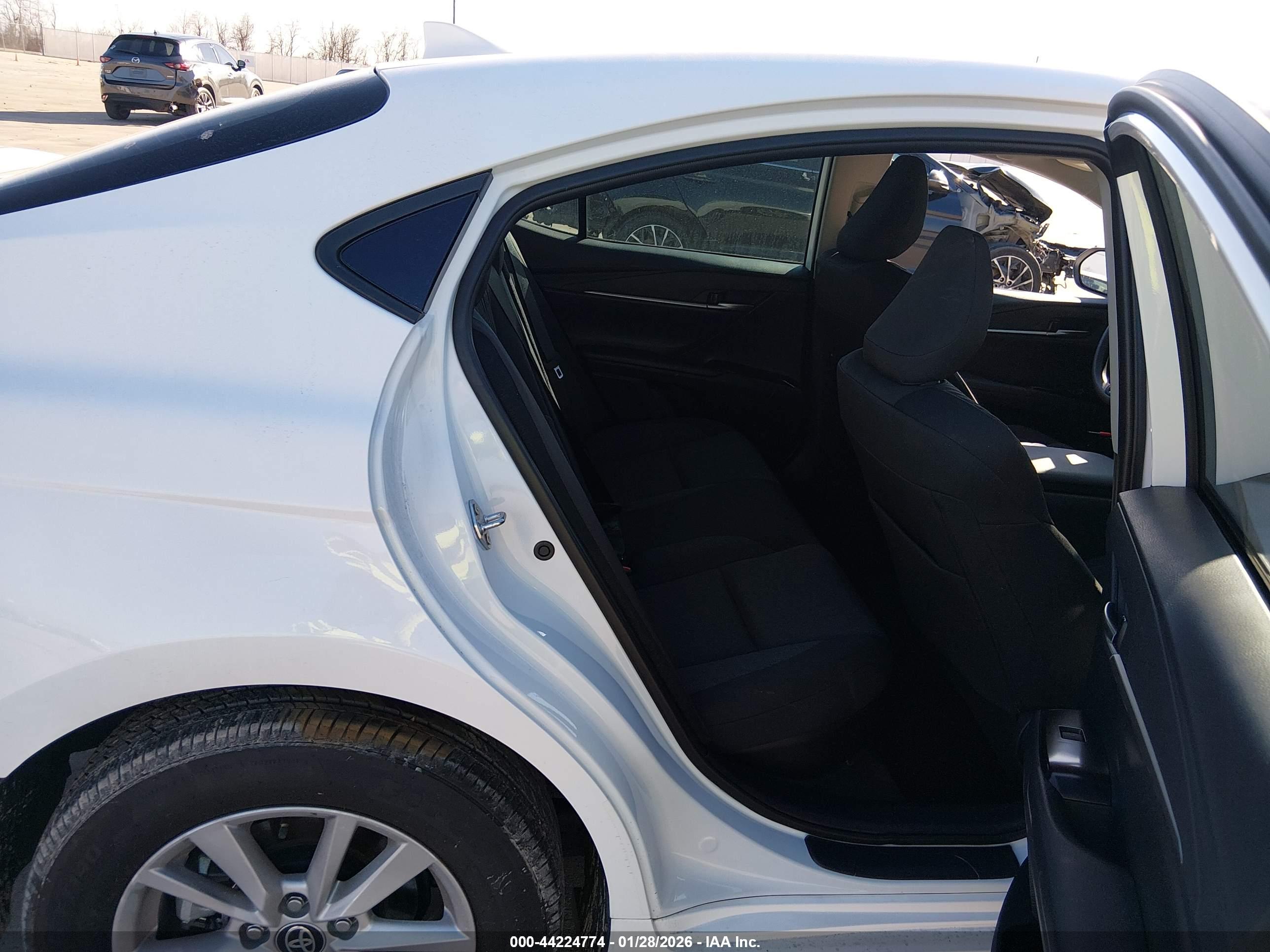 TOYOTA CAMRY image 8