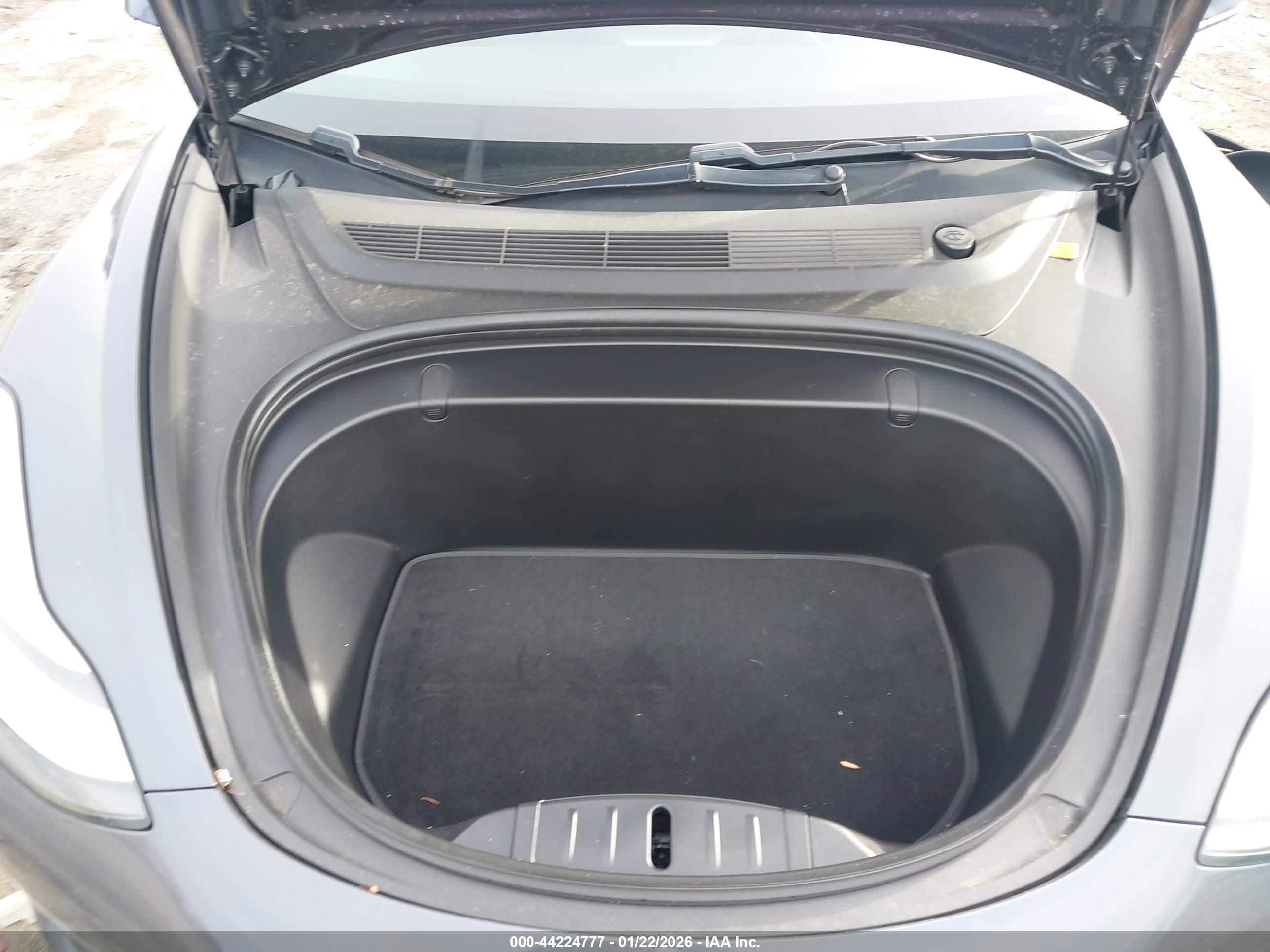 TESLA MODEL image 10