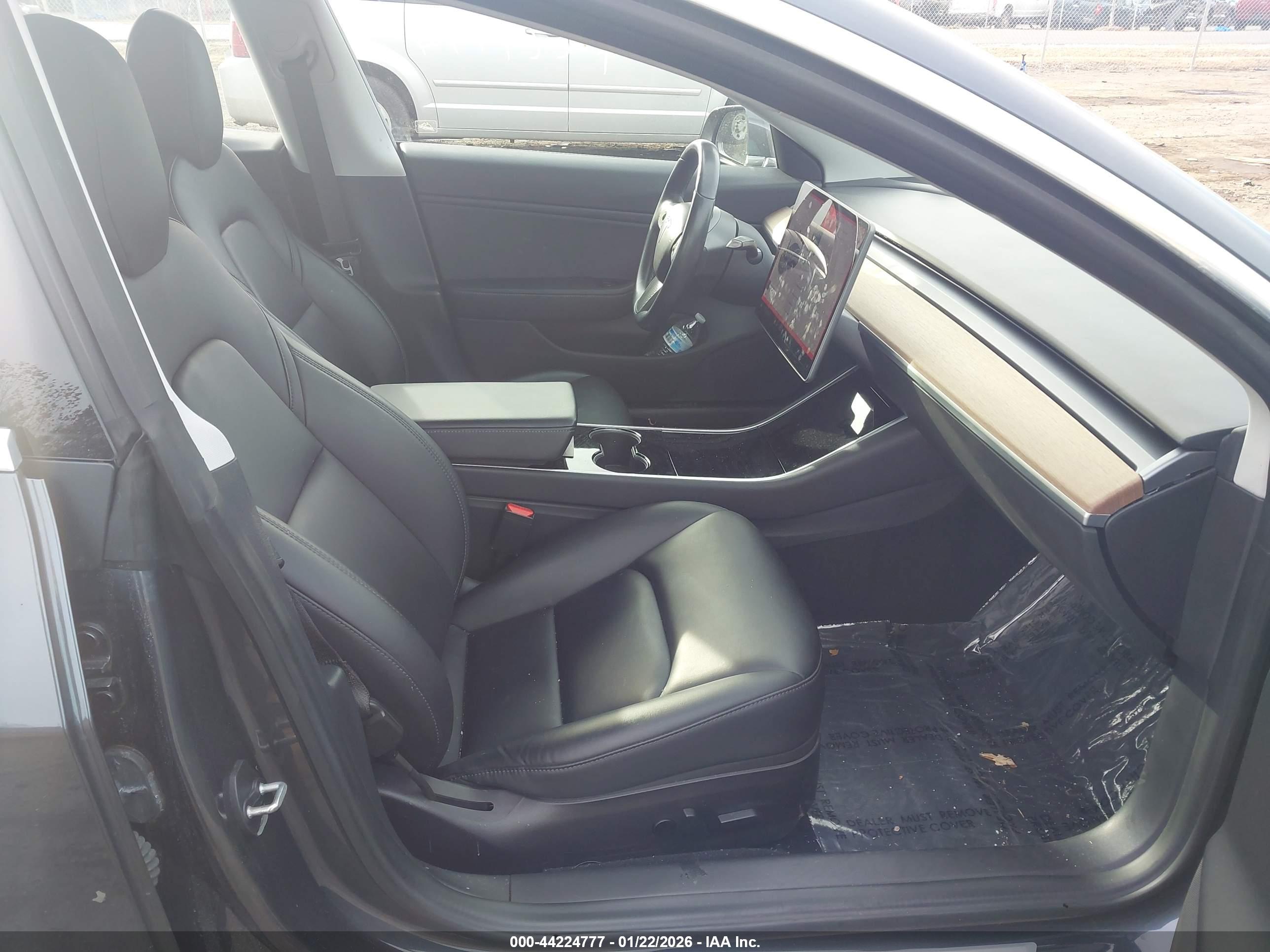TESLA MODEL image 5