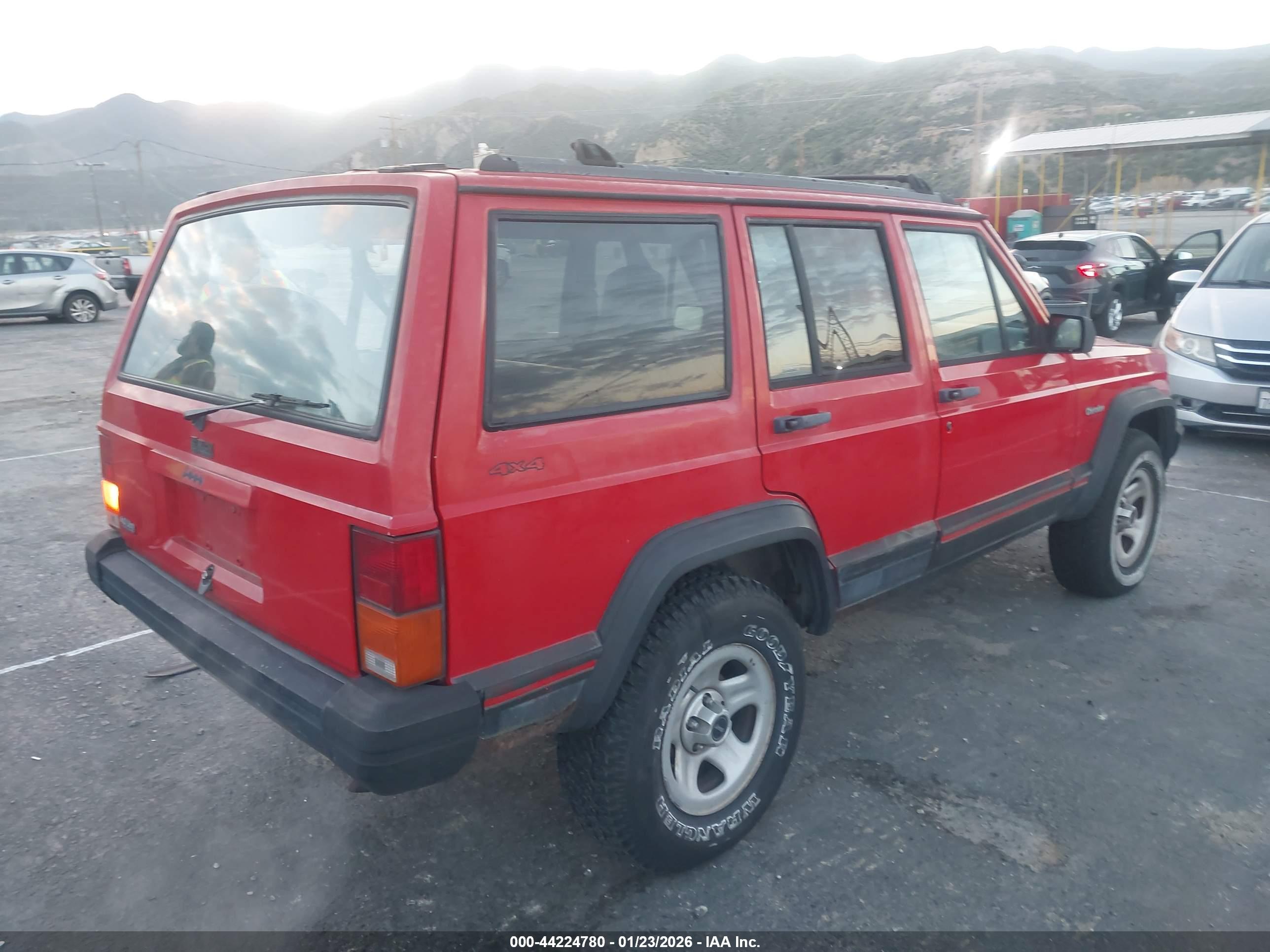 JEEP CHEROKEE image 4