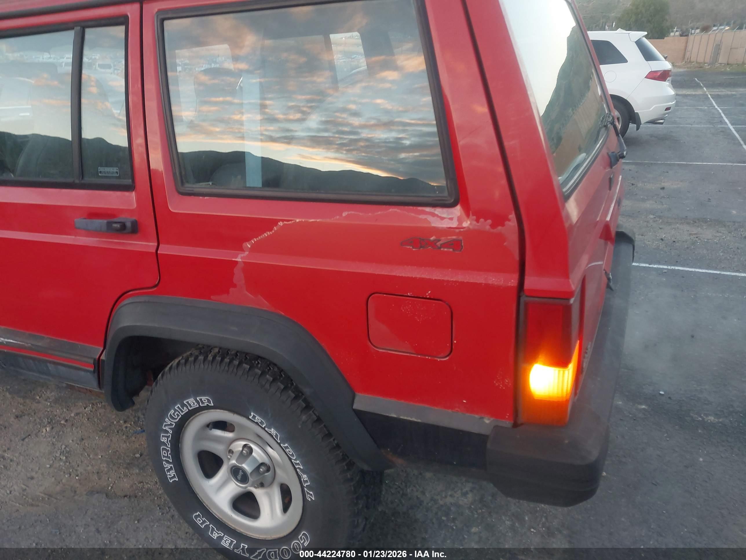 JEEP CHEROKEE image 6
