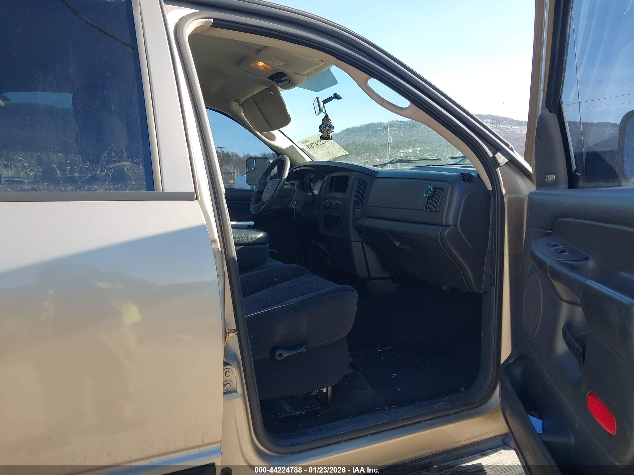 DODGE RAM image 5