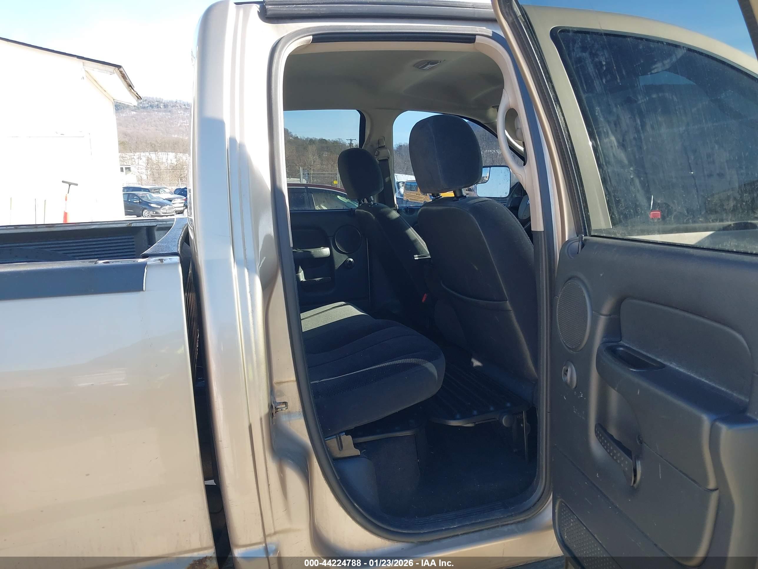 DODGE RAM image 8