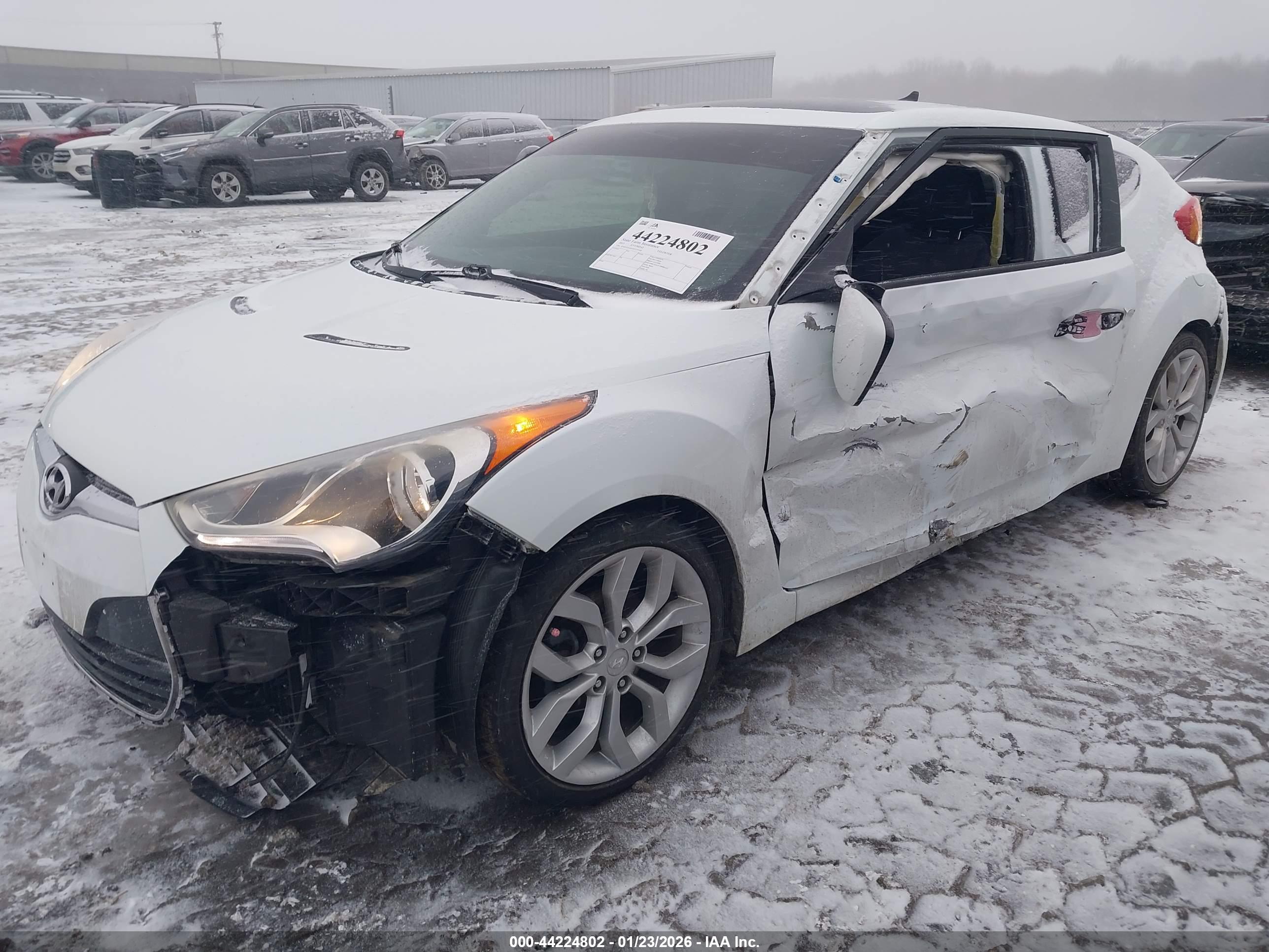 HYUNDAI VELOSTER image 2