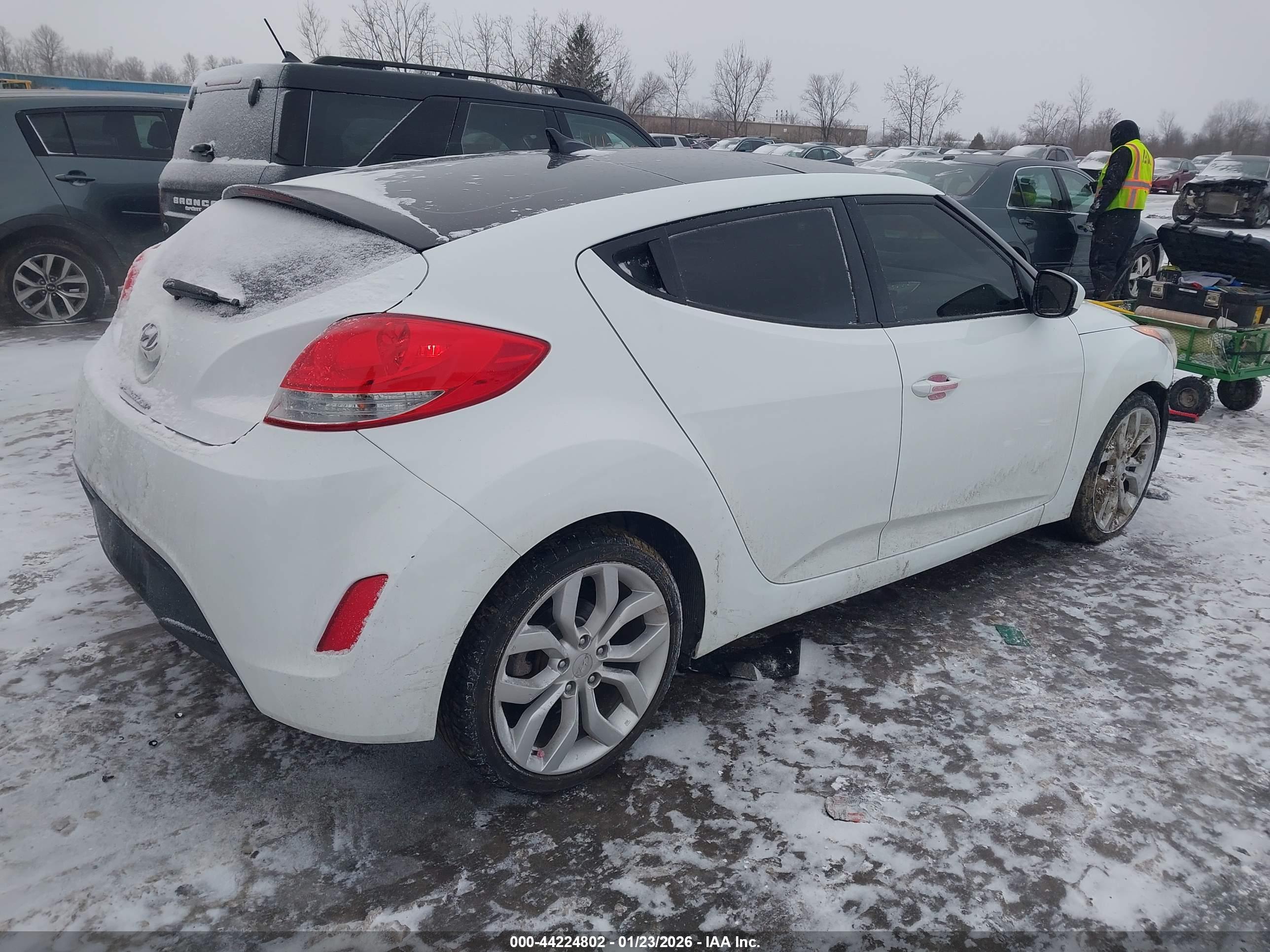 HYUNDAI VELOSTER image 4
