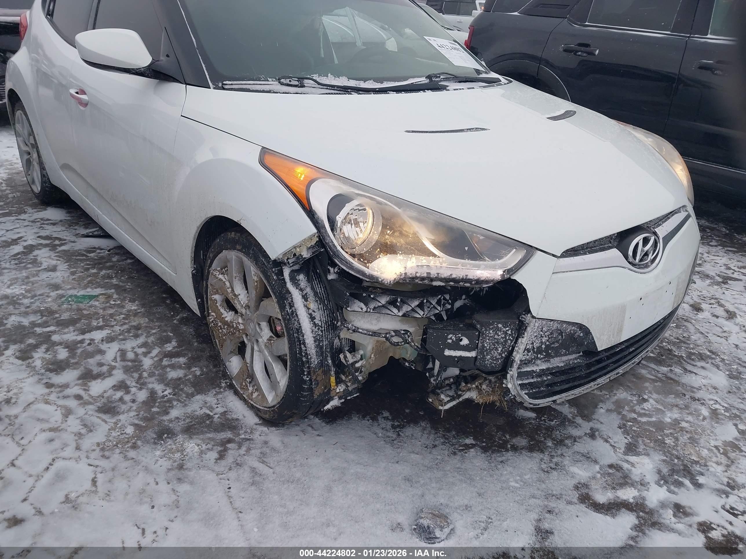 HYUNDAI VELOSTER image 6