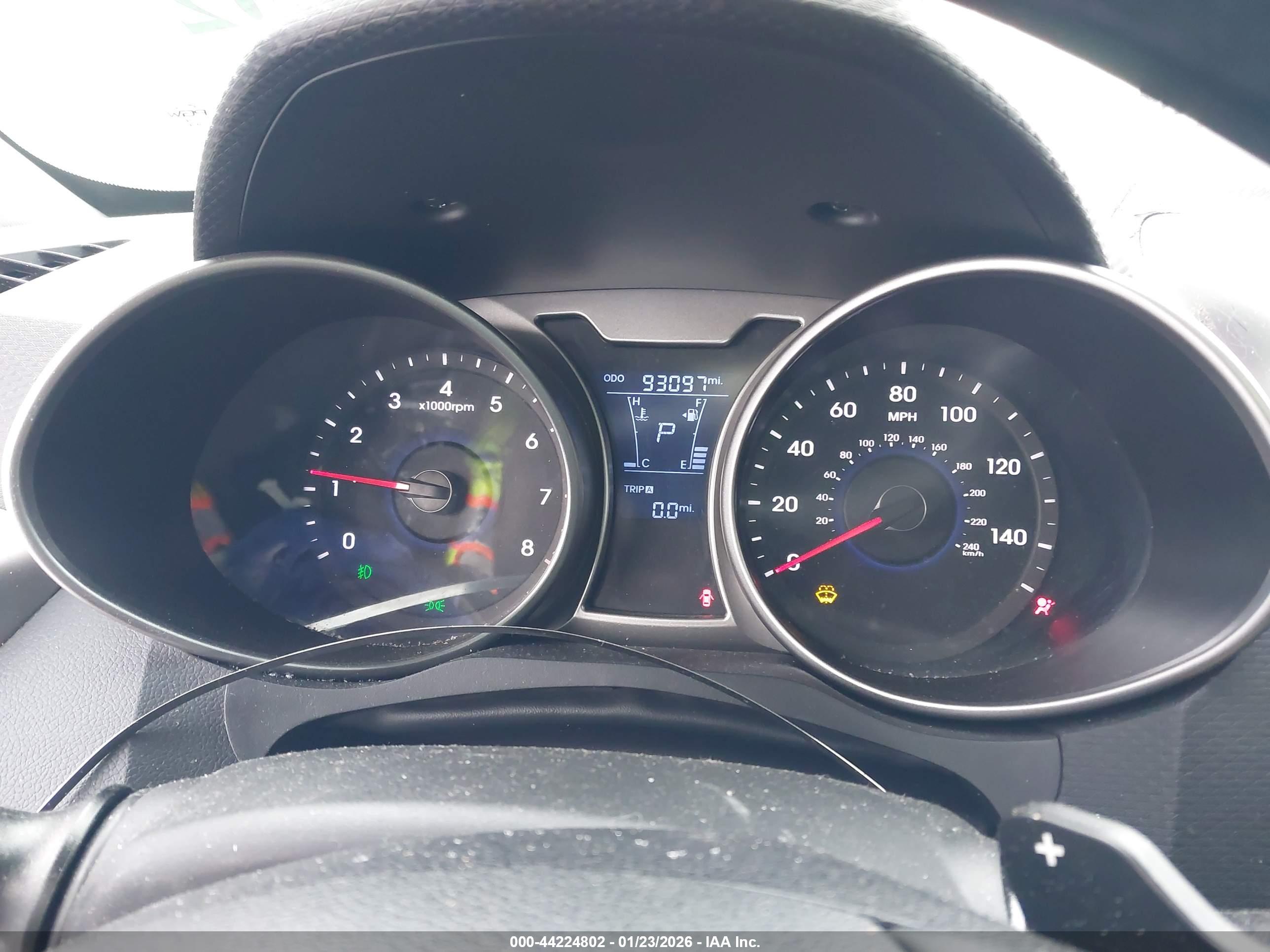 HYUNDAI VELOSTER image 7