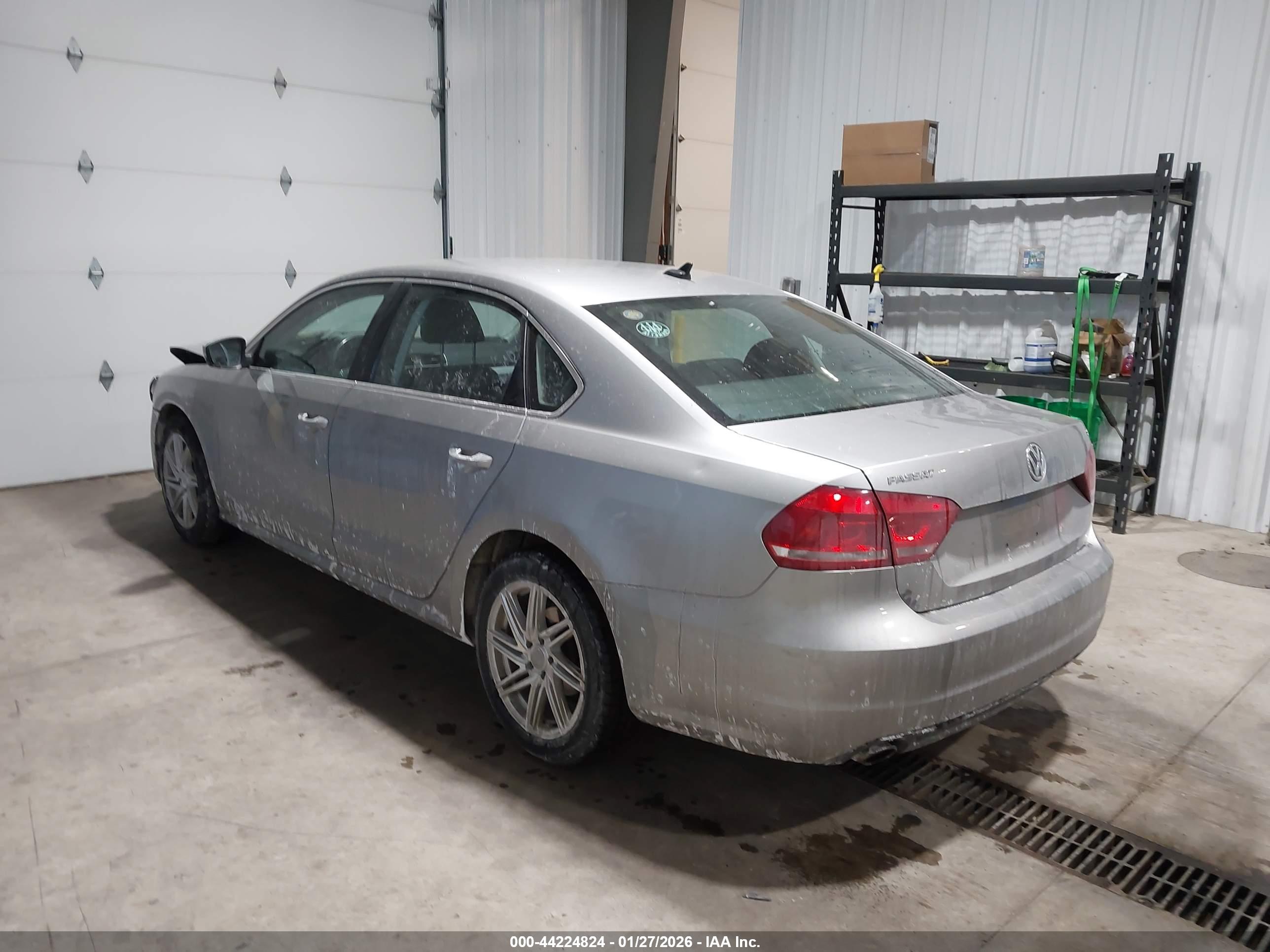 VOLKSWAGEN PASSAT image 3