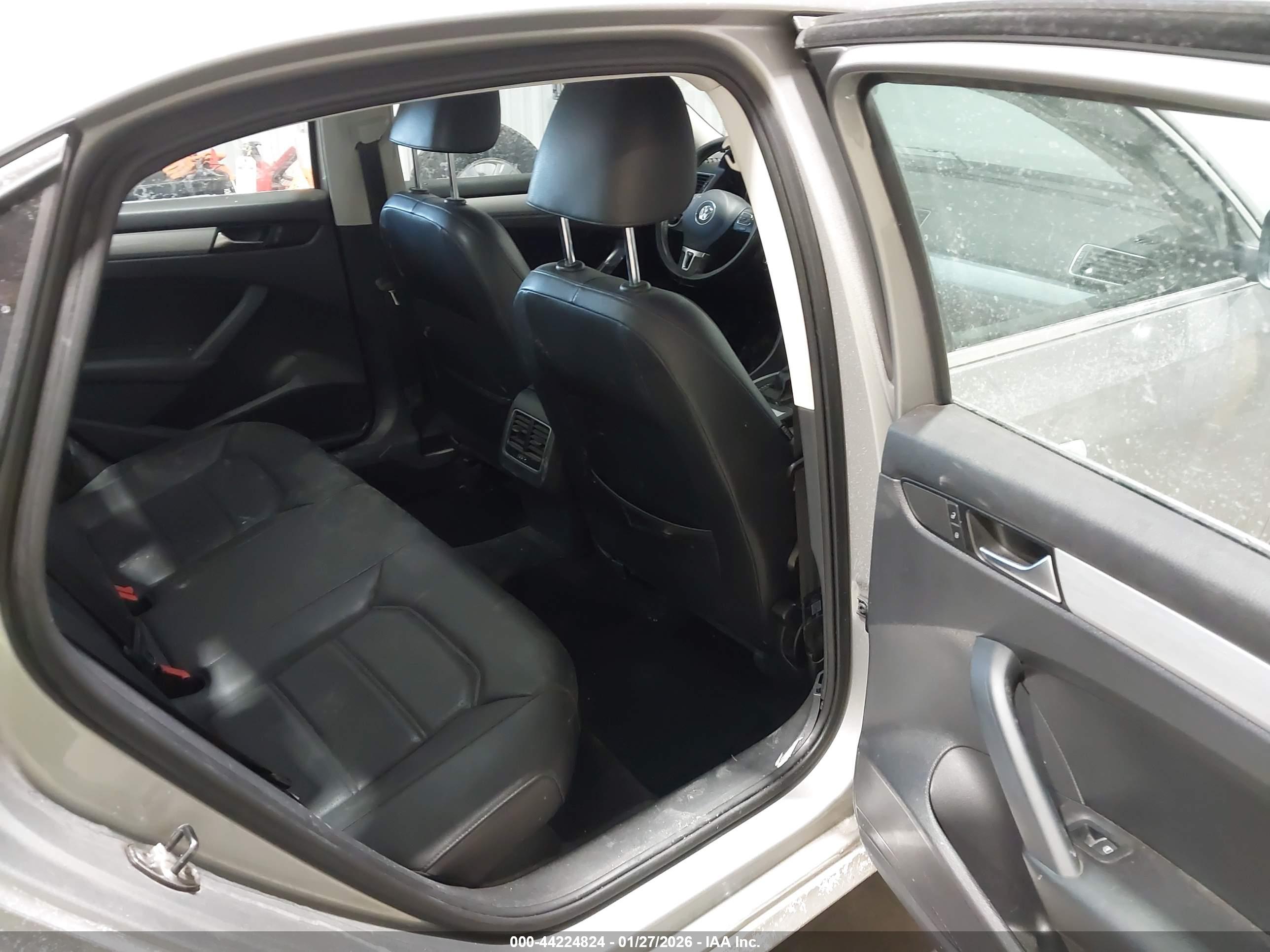 VOLKSWAGEN PASSAT image 8
