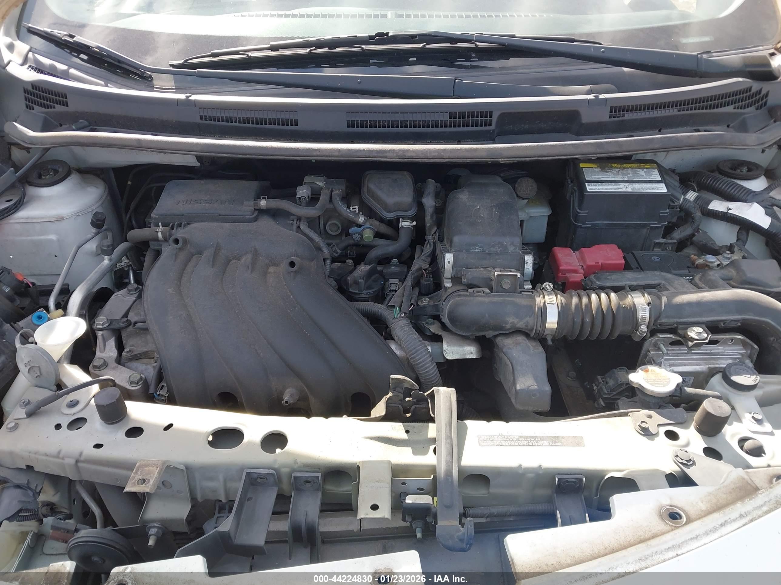 NISSAN VERSA image 10