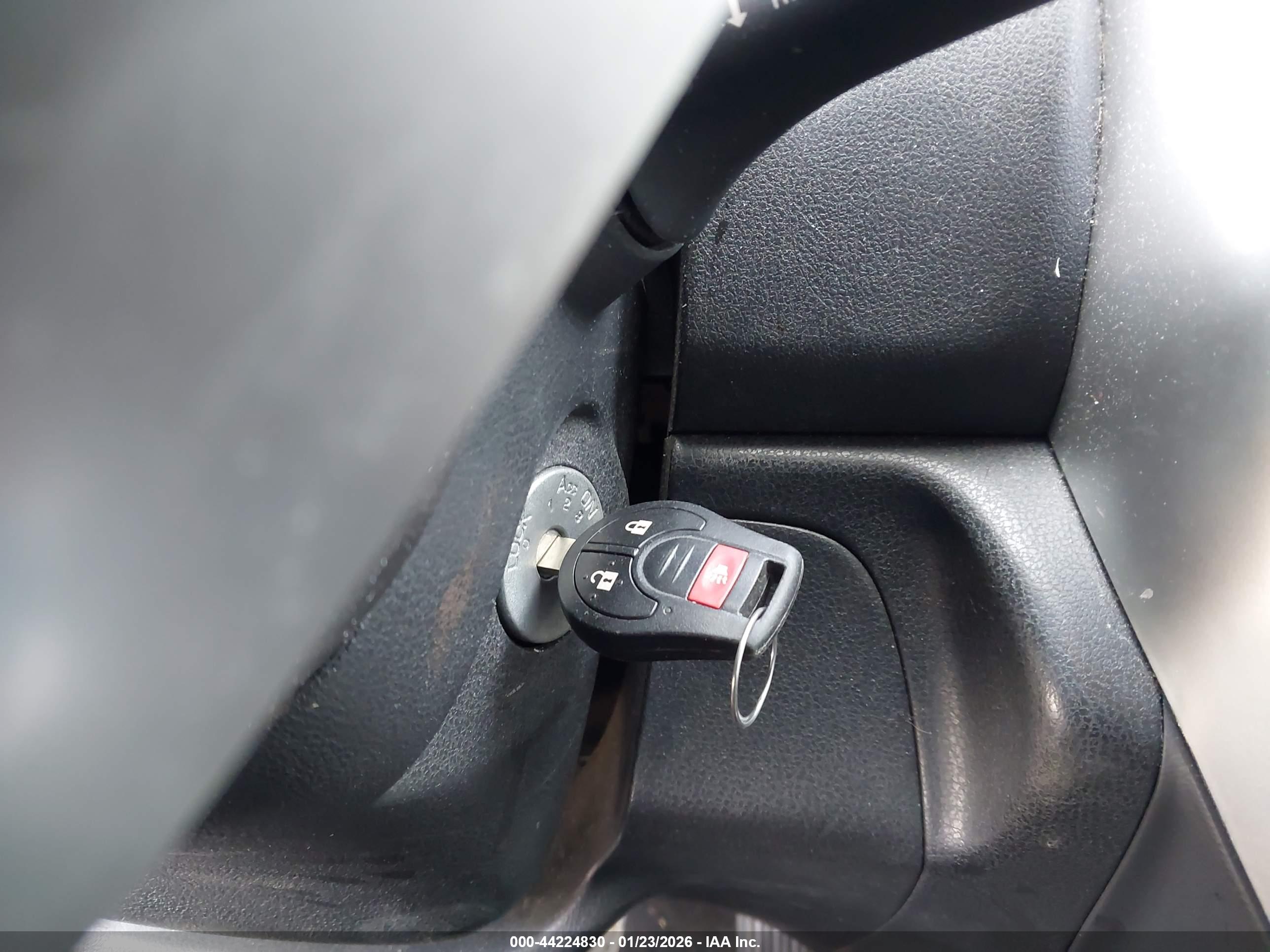 NISSAN VERSA image 11