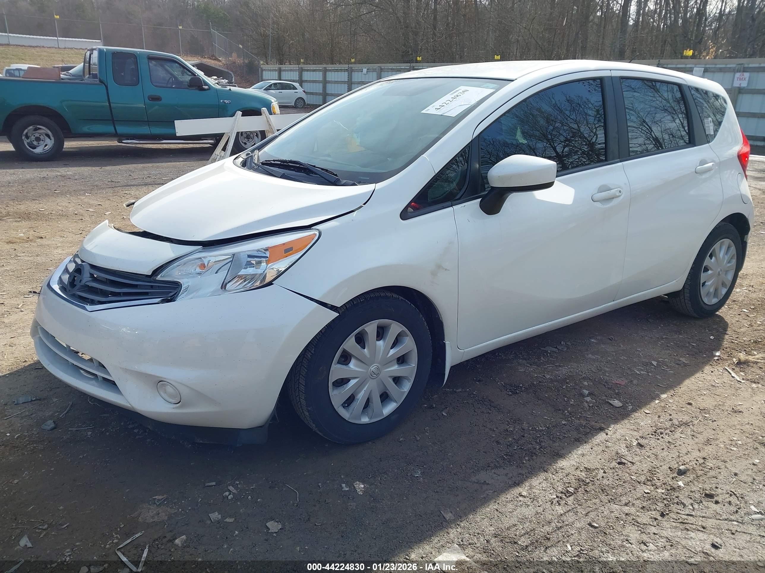NISSAN VERSA image 2