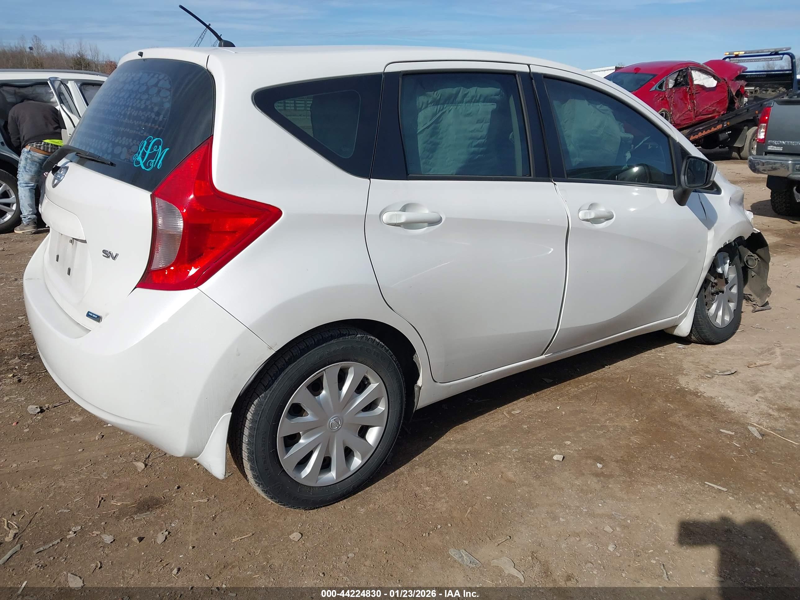 NISSAN VERSA image 4