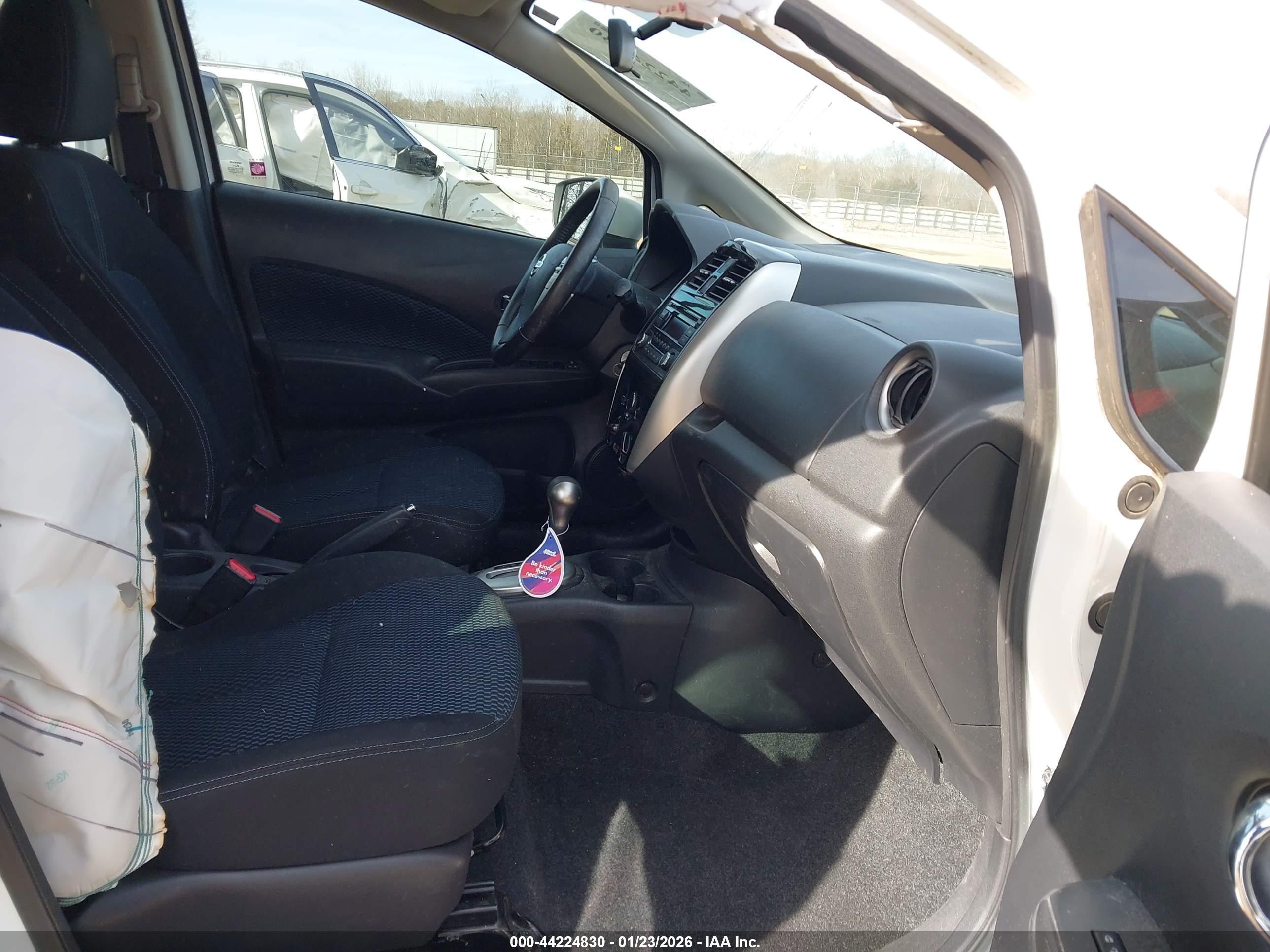 NISSAN VERSA image 5