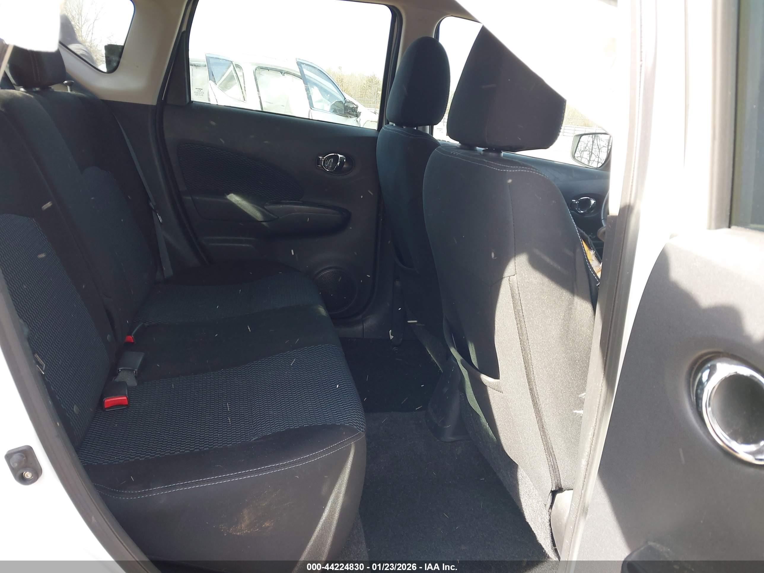 NISSAN VERSA image 8