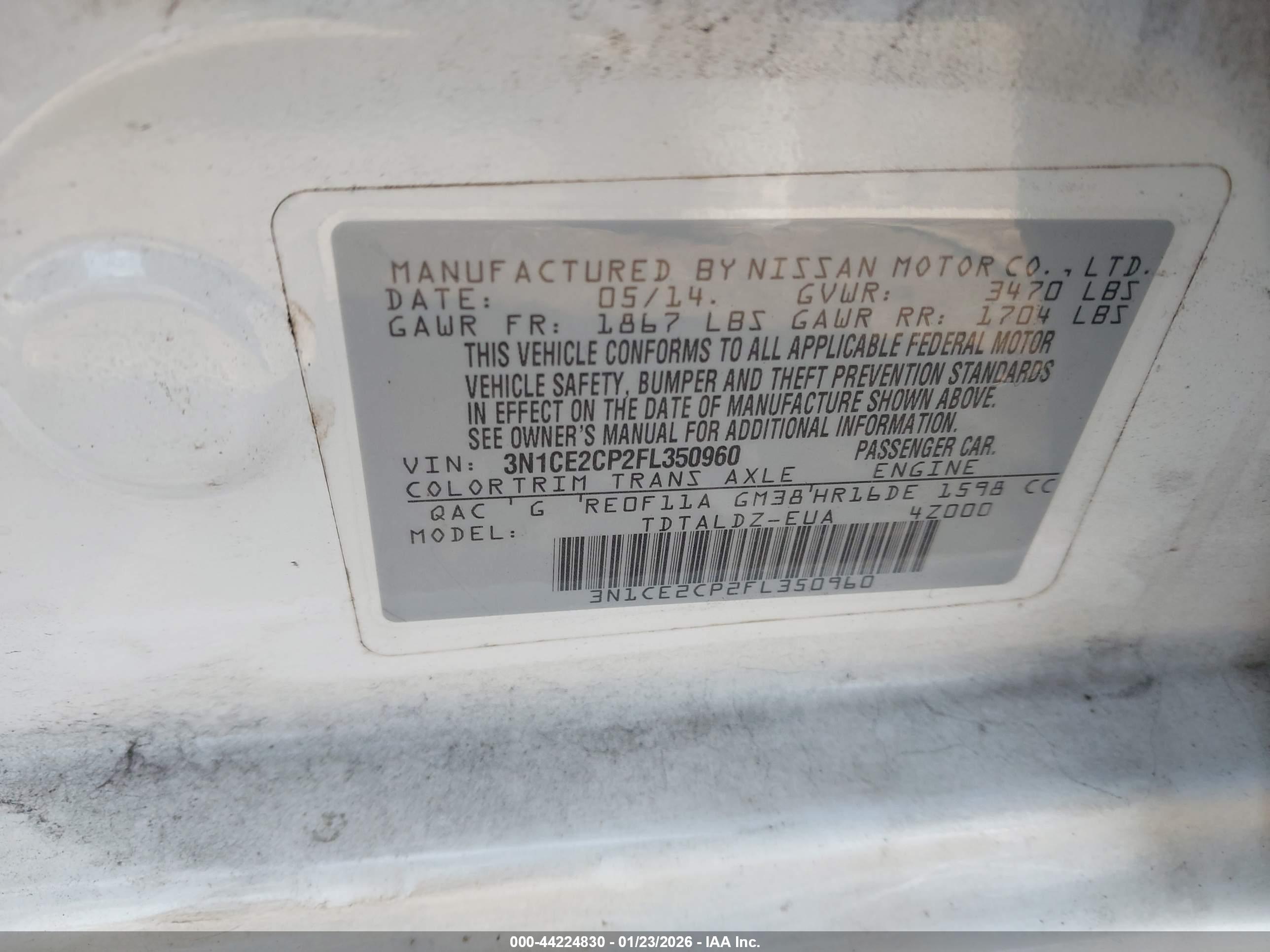NISSAN VERSA image 9