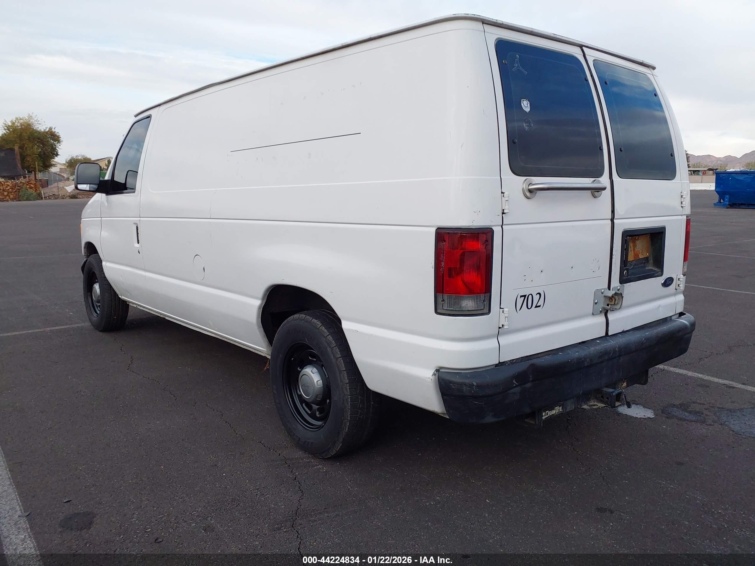 FORD E-150 image 3