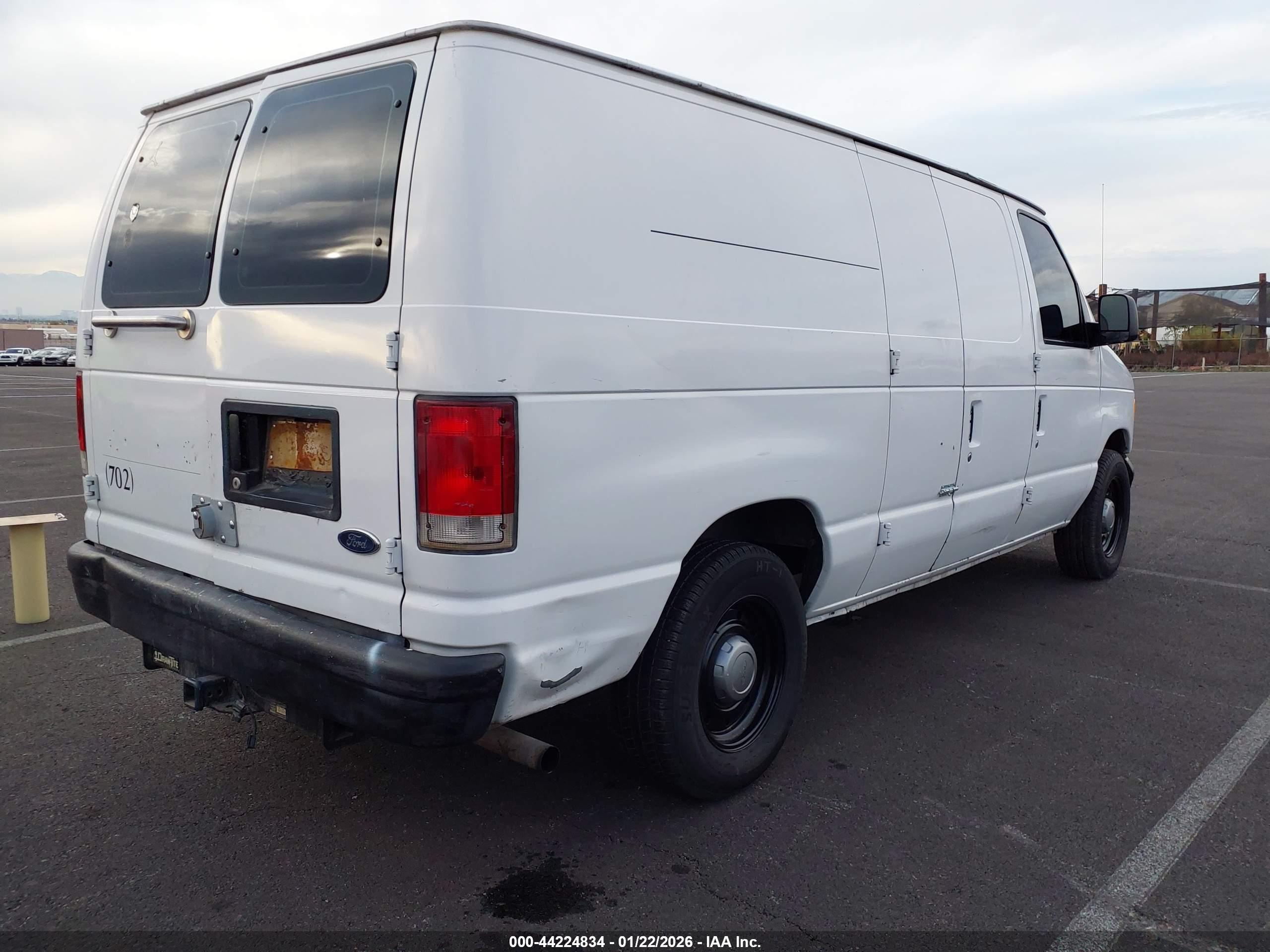 FORD E-150 image 4