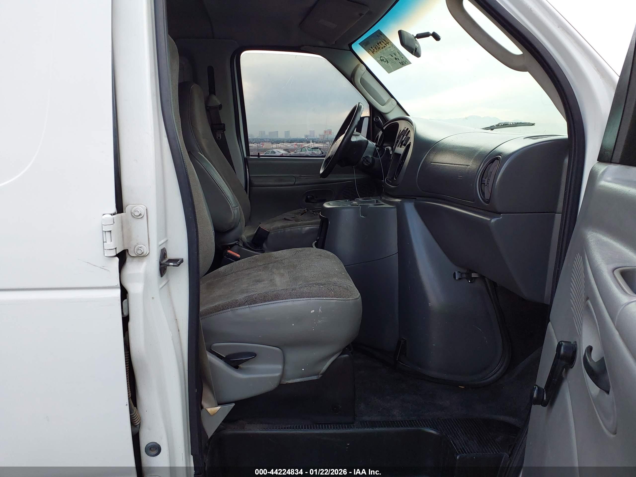 FORD E-150 image 5