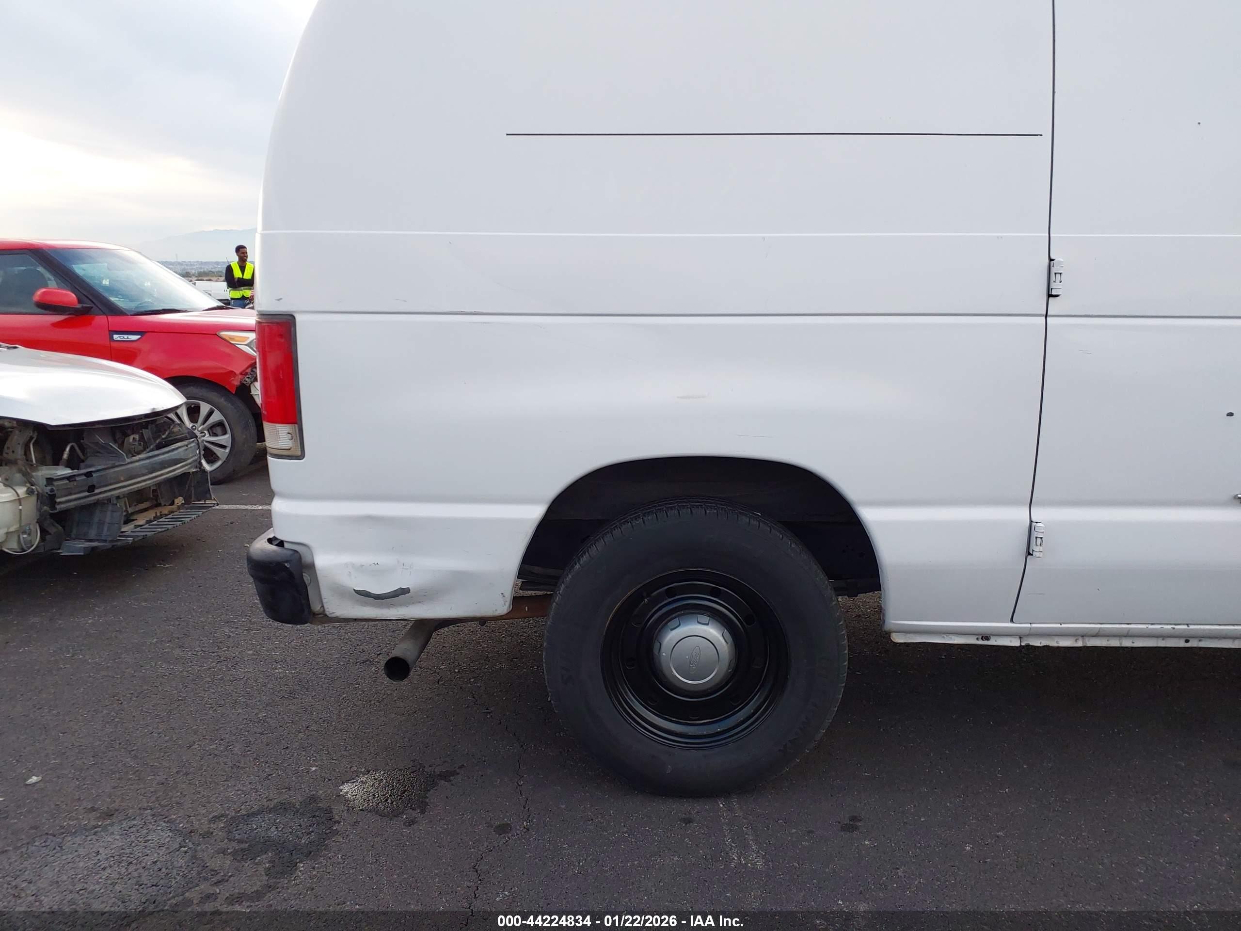 FORD E-150 image 6