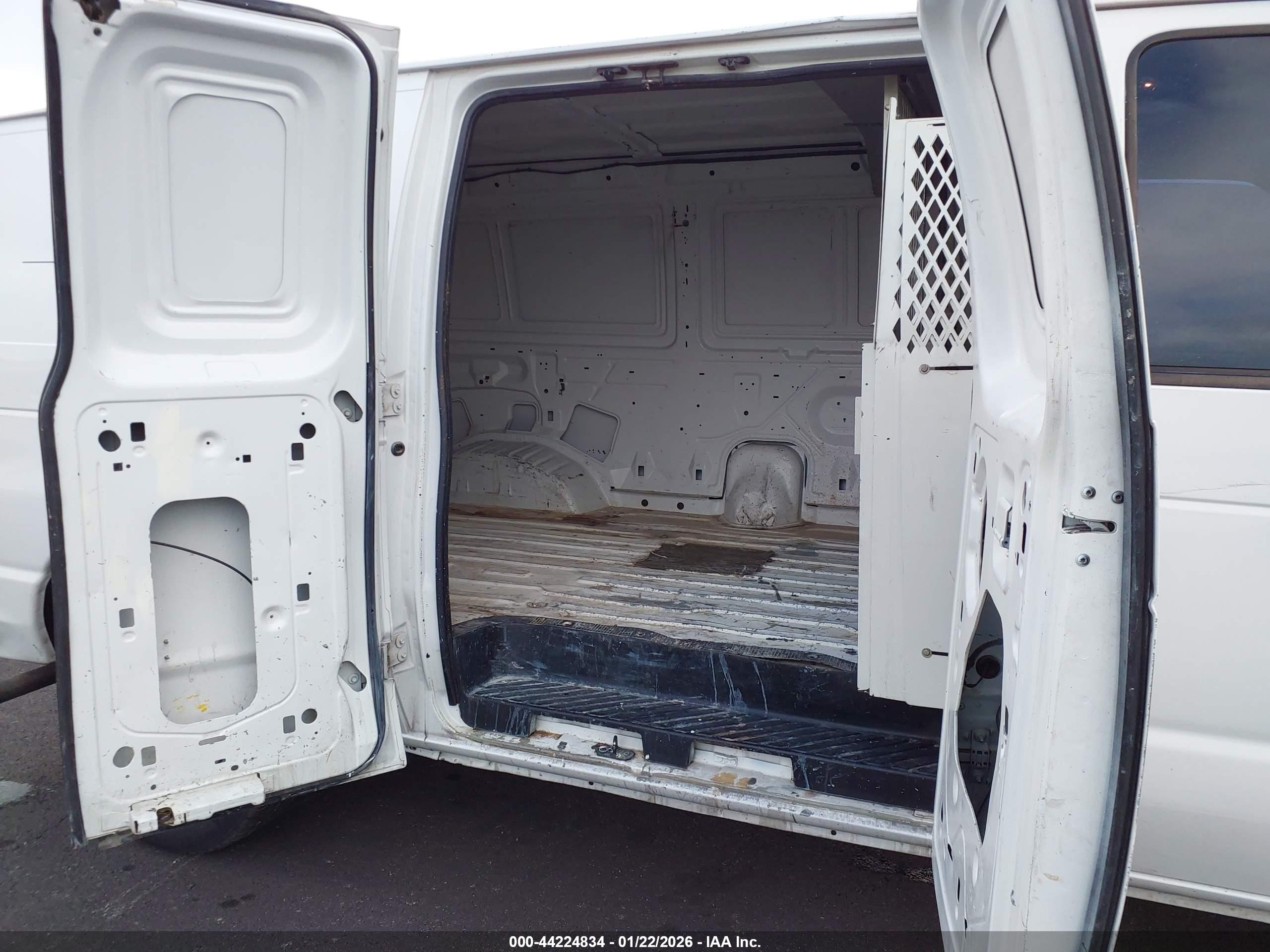 FORD E-150 image 8