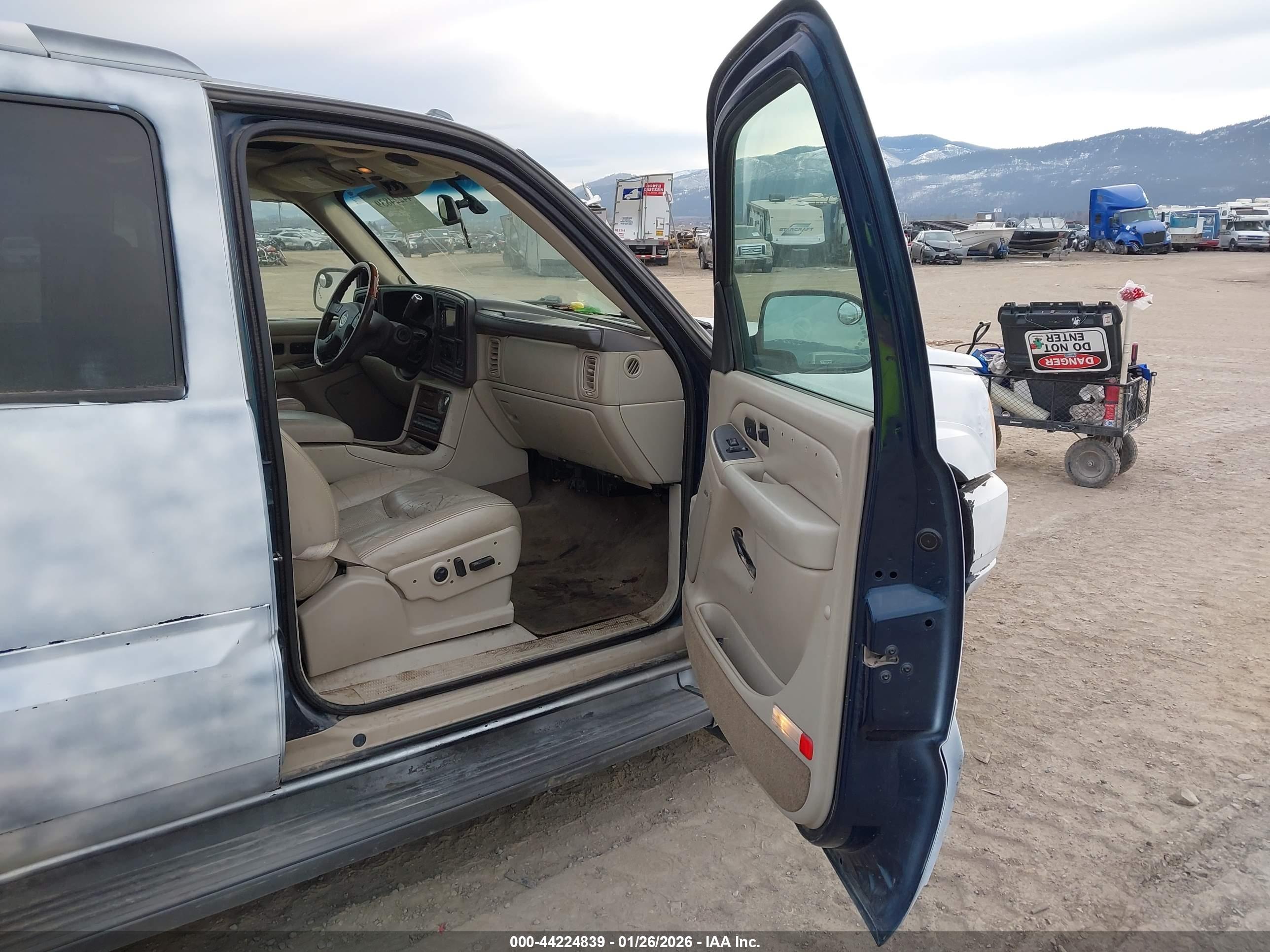 CADILLAC ESCALADE image 5