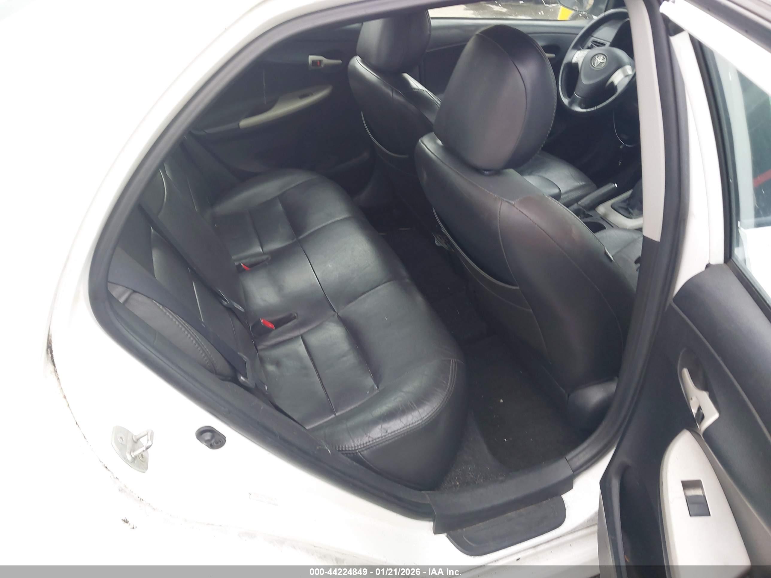 TOYOTA COROLLA image 8