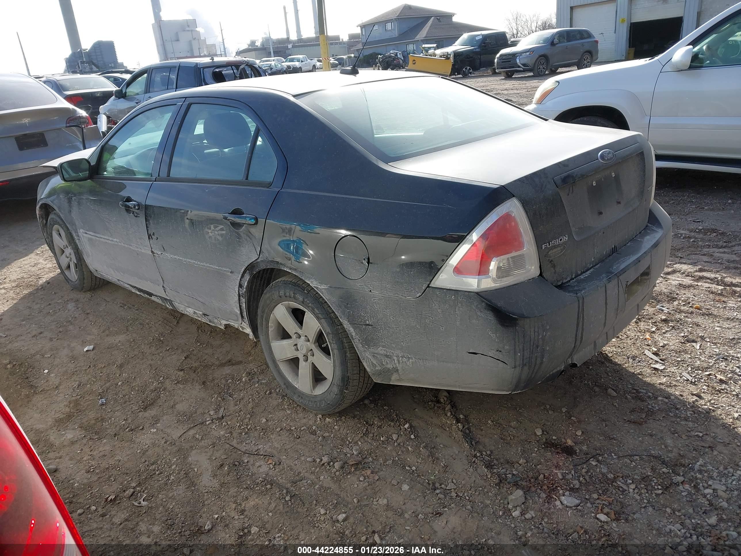 FORD FUSION image 3