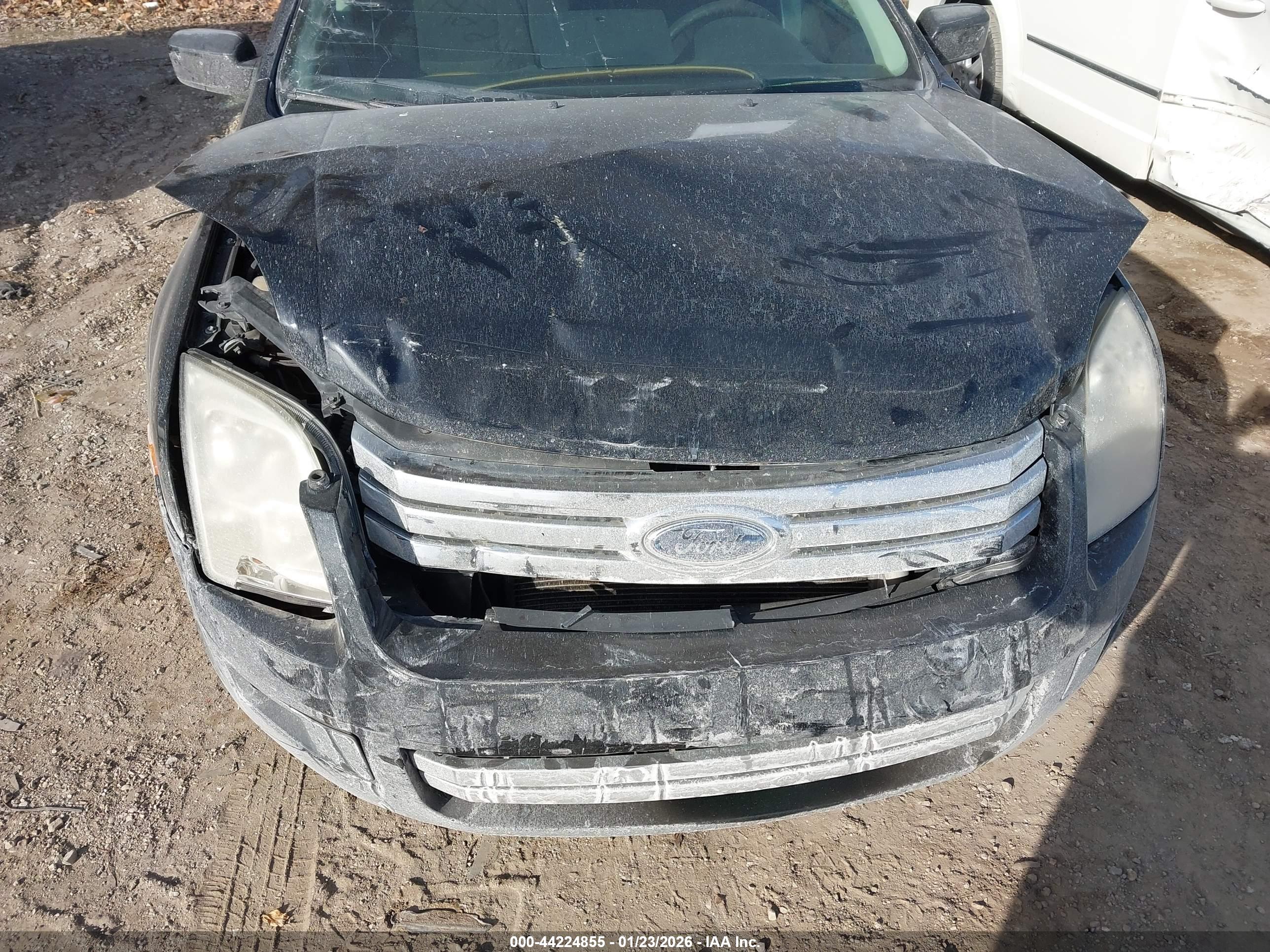 FORD FUSION image 6