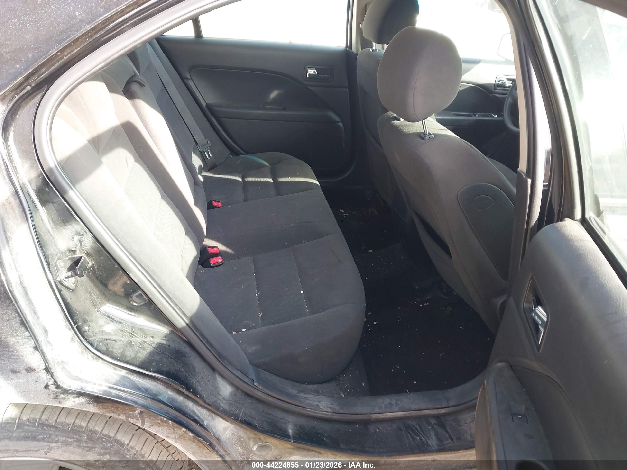 FORD FUSION image 8