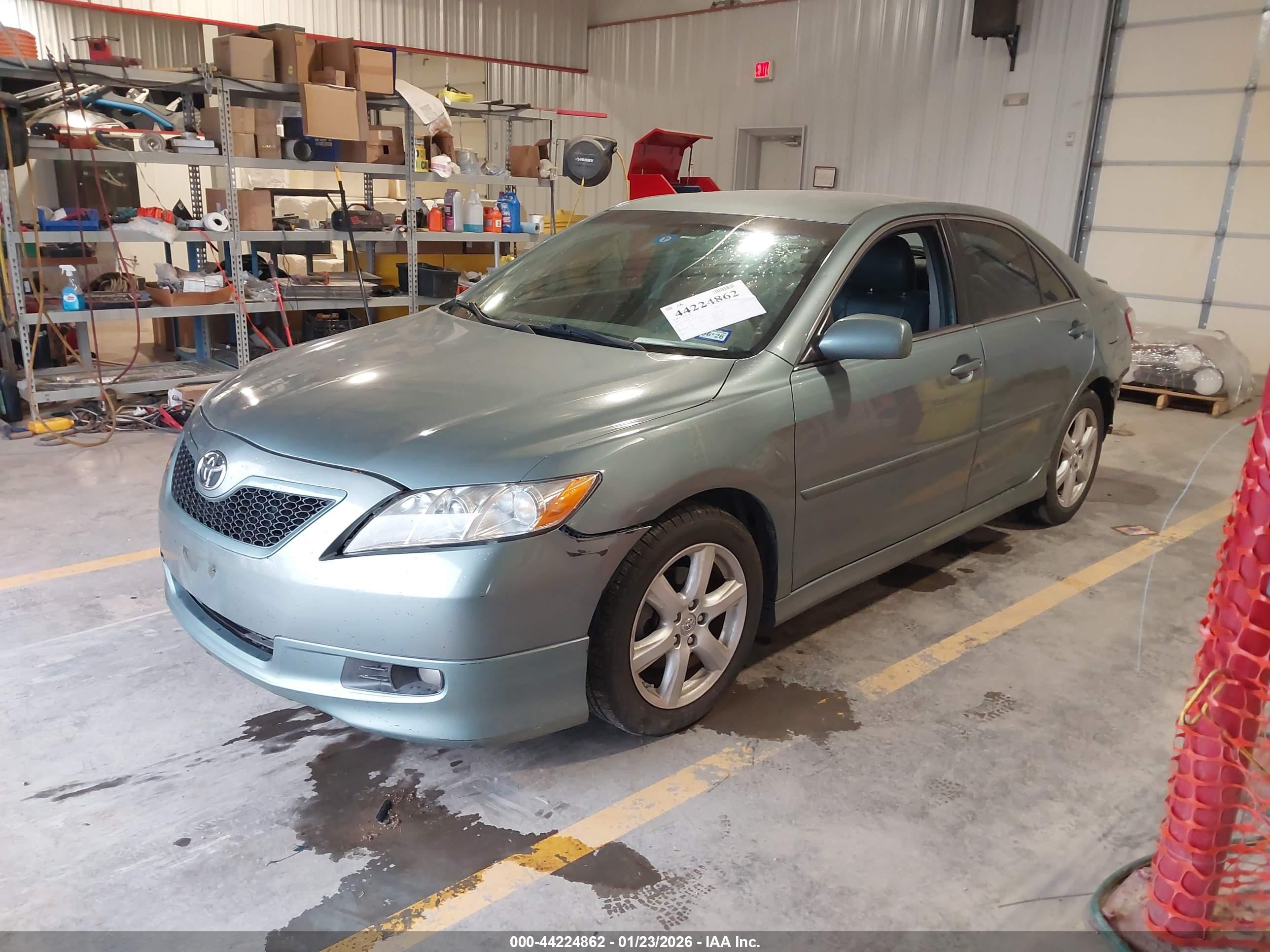 TOYOTA CAMRY image 2