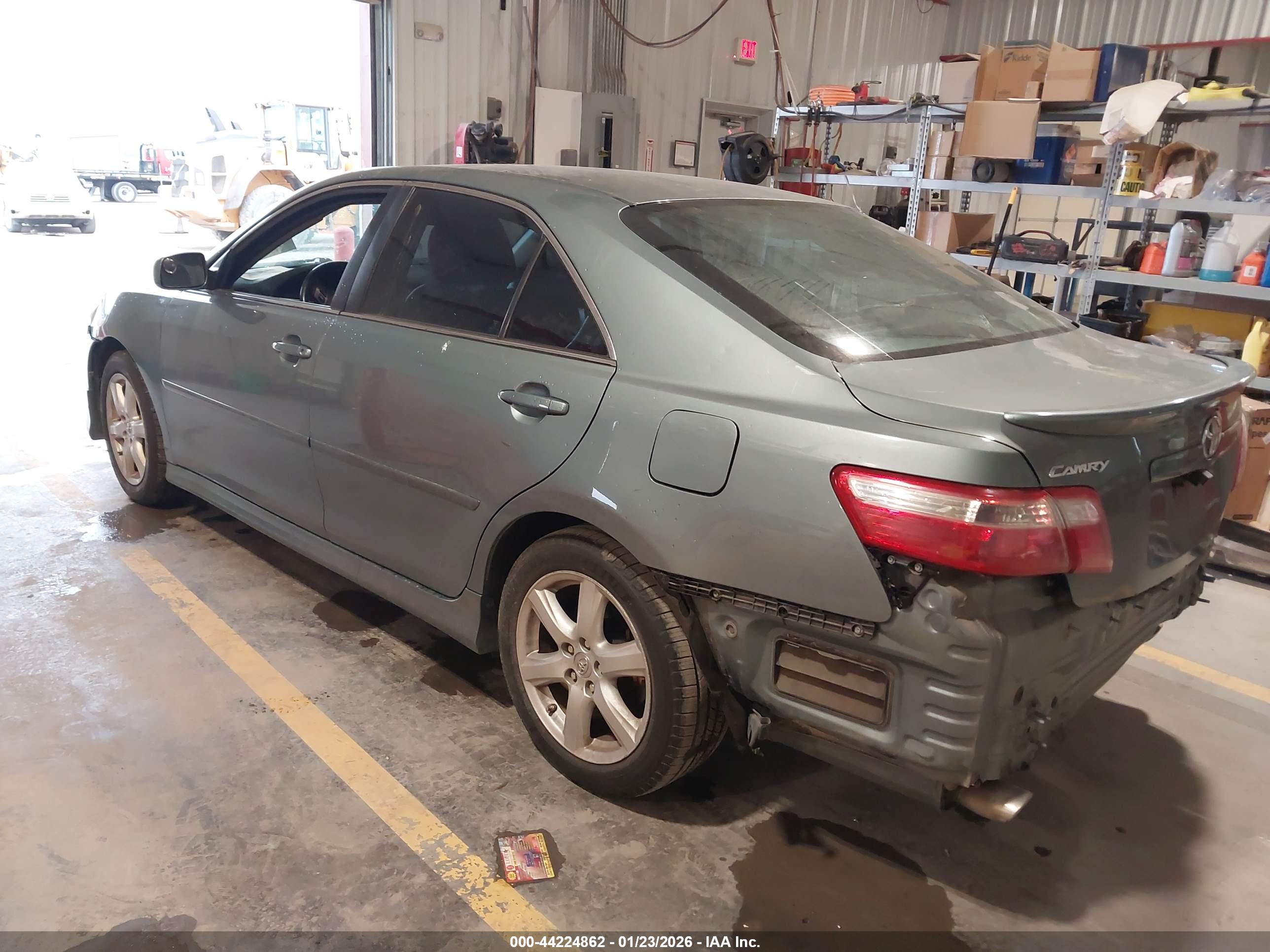 TOYOTA CAMRY image 3